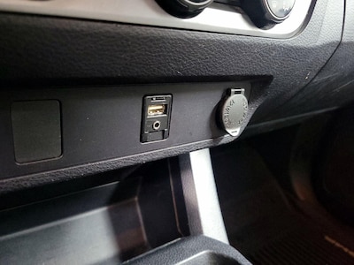 USB/AUX Ports