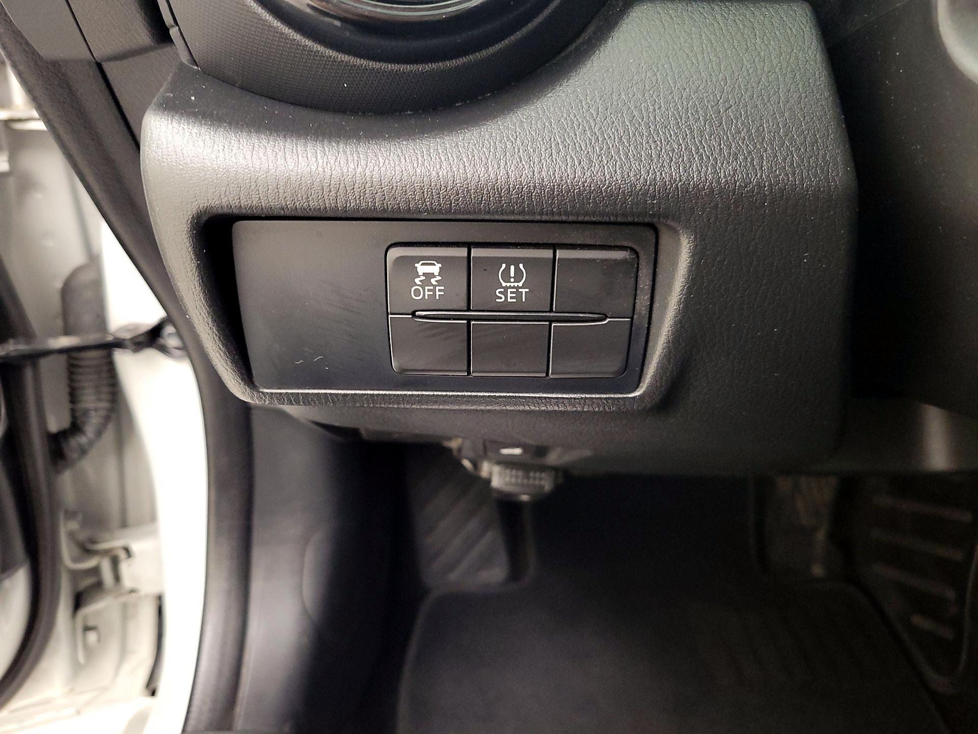 Thumbnail: 2016 Mazda MX-5 Miata - 13