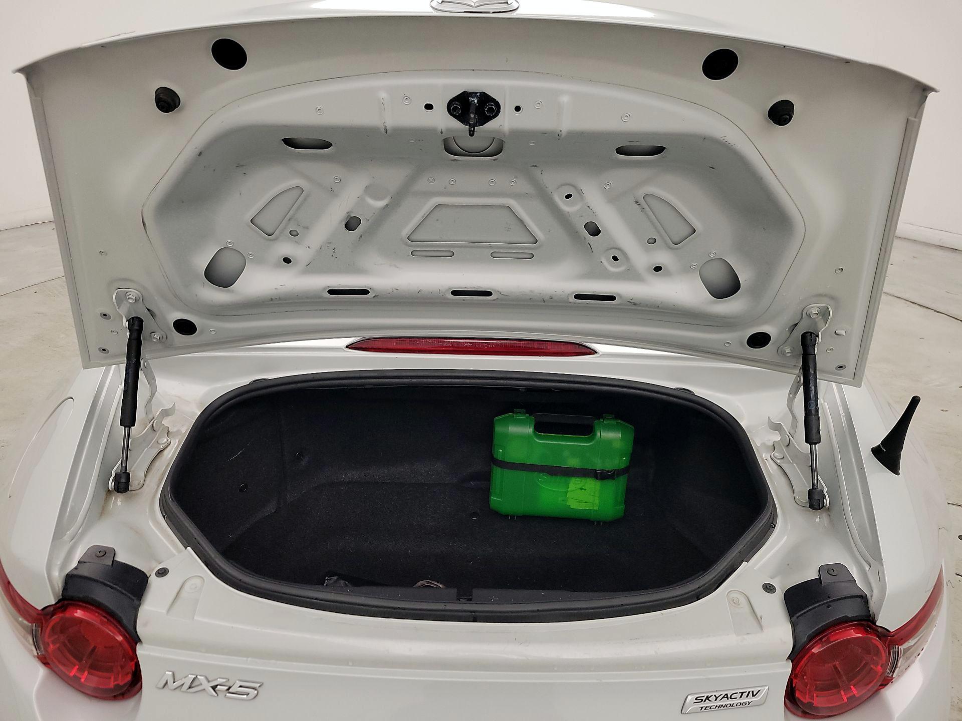 Thumbnail: 2016 Mazda MX-5 Miata - 18