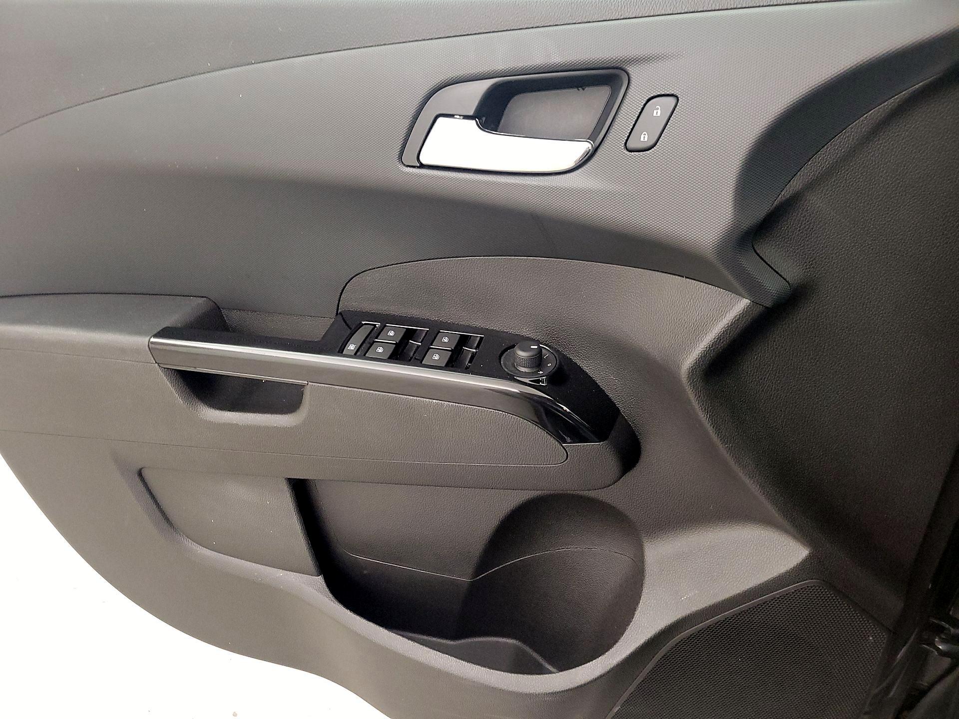 Thumbnail: 2017 Chevrolet Sonic - 12