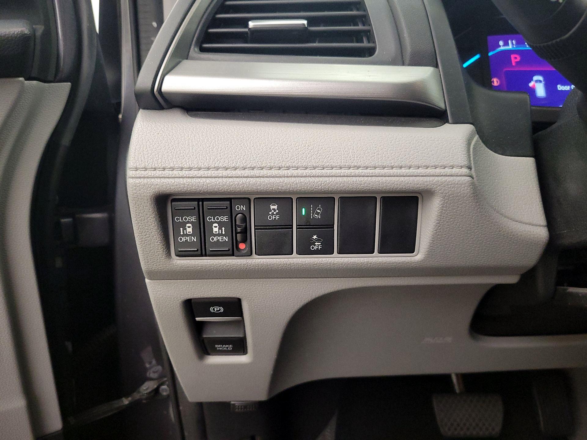 Thumbnail: 2018 Honda Odyssey - 13