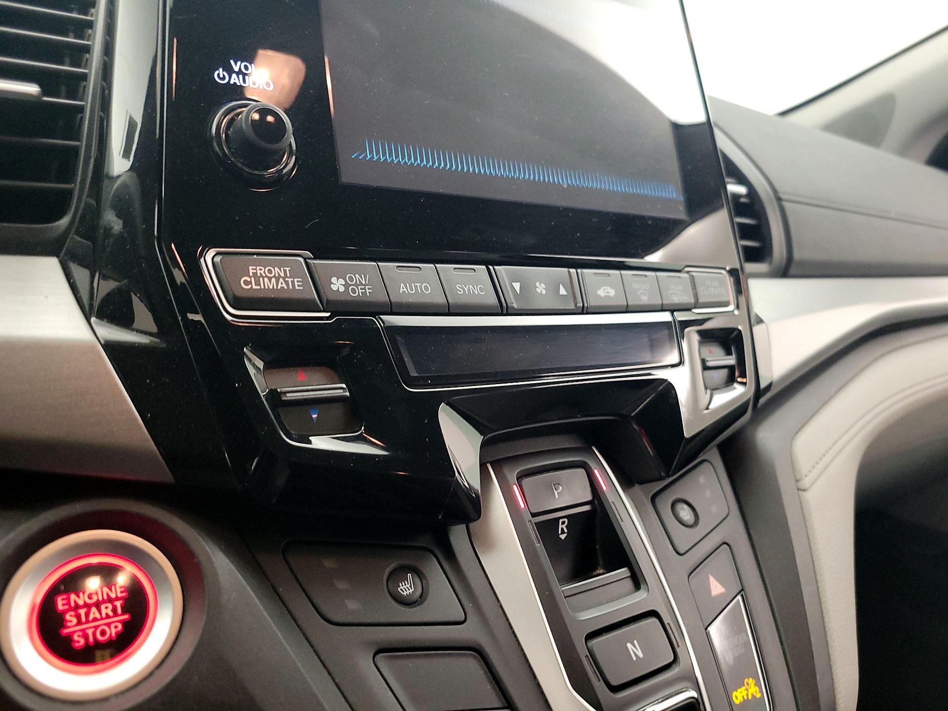 Thumbnail: 2018 Honda Odyssey - 16
