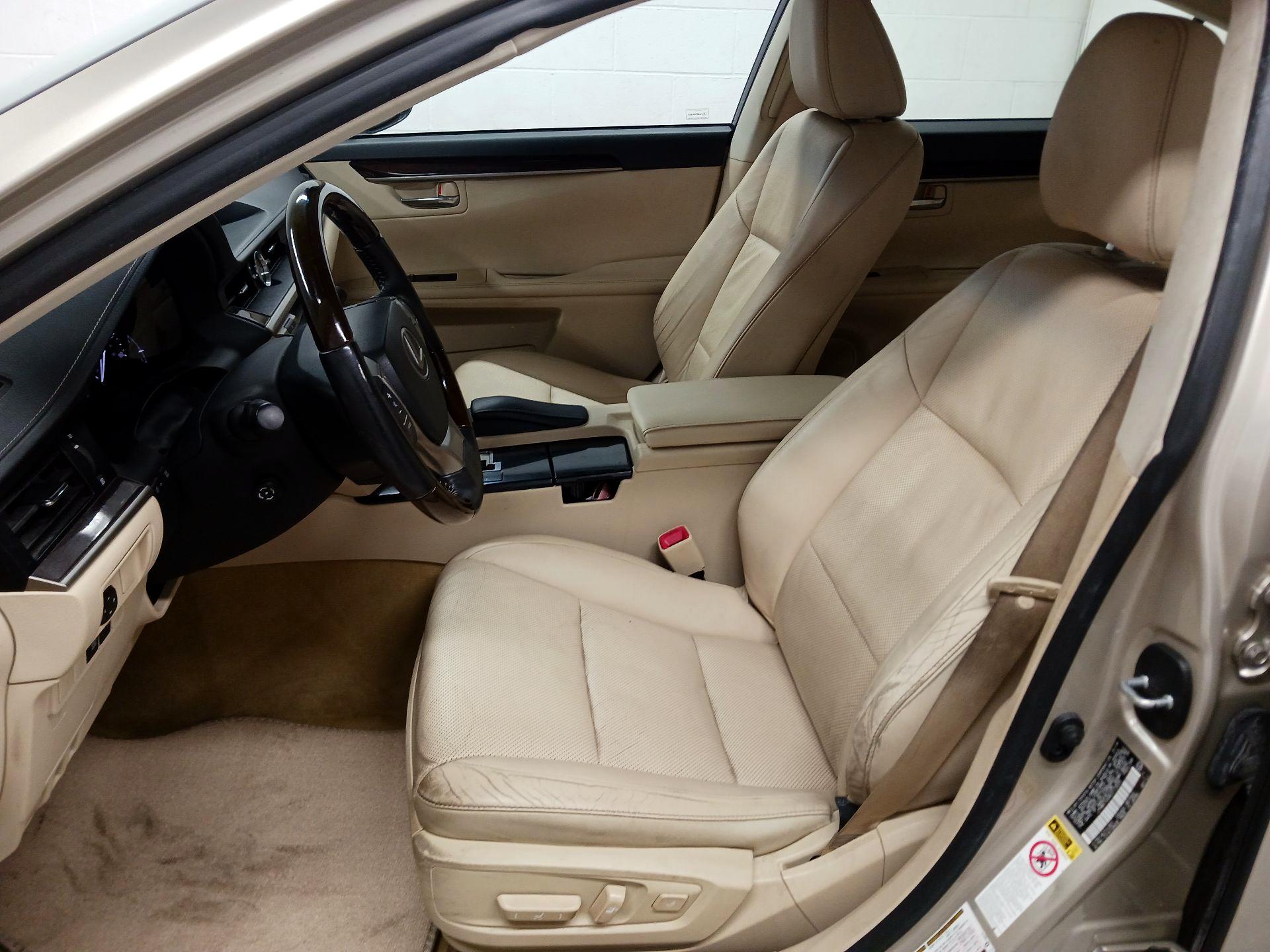 Thumbnail: 2014 Lexus ES - 11