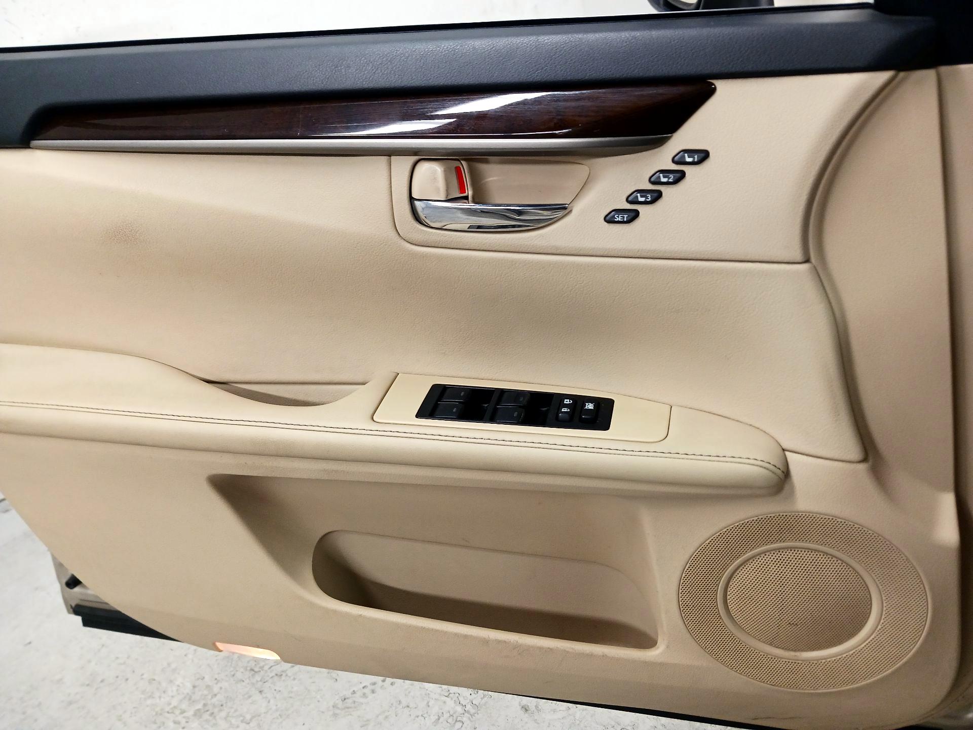 Thumbnail: 2014 Lexus ES - 12