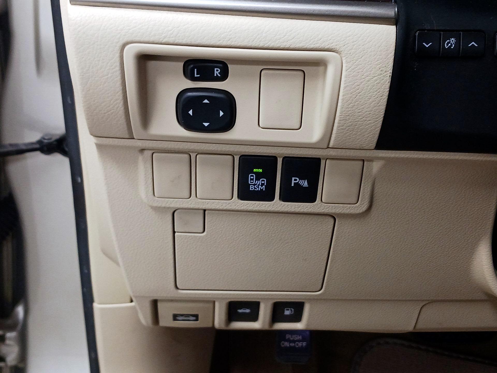 Thumbnail: 2014 Lexus ES - 13