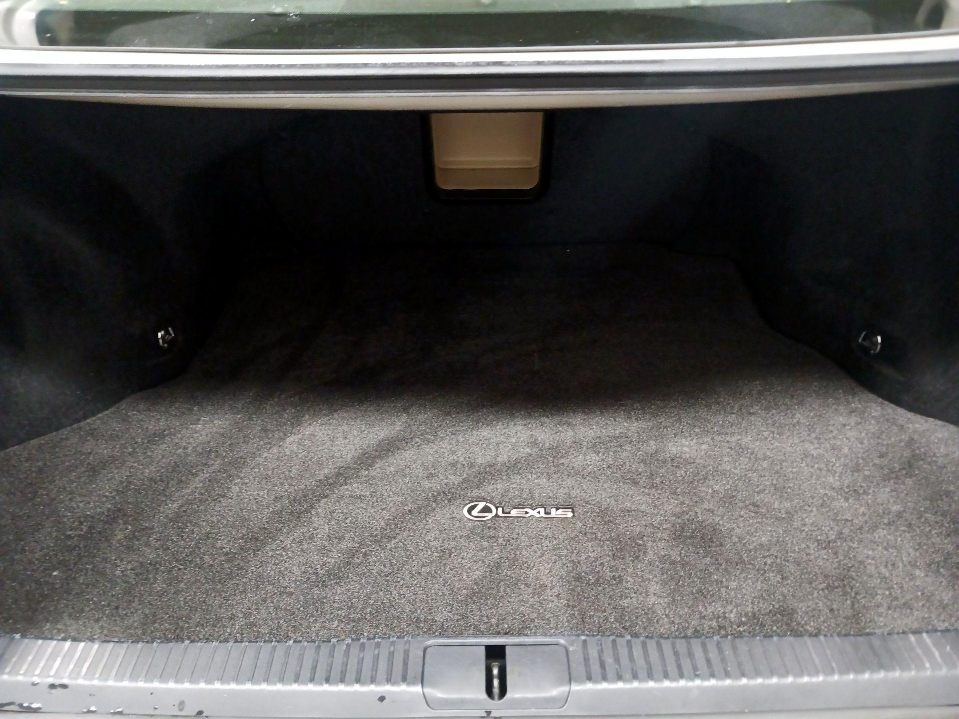 Thumbnail: 2014 Lexus ES - 18