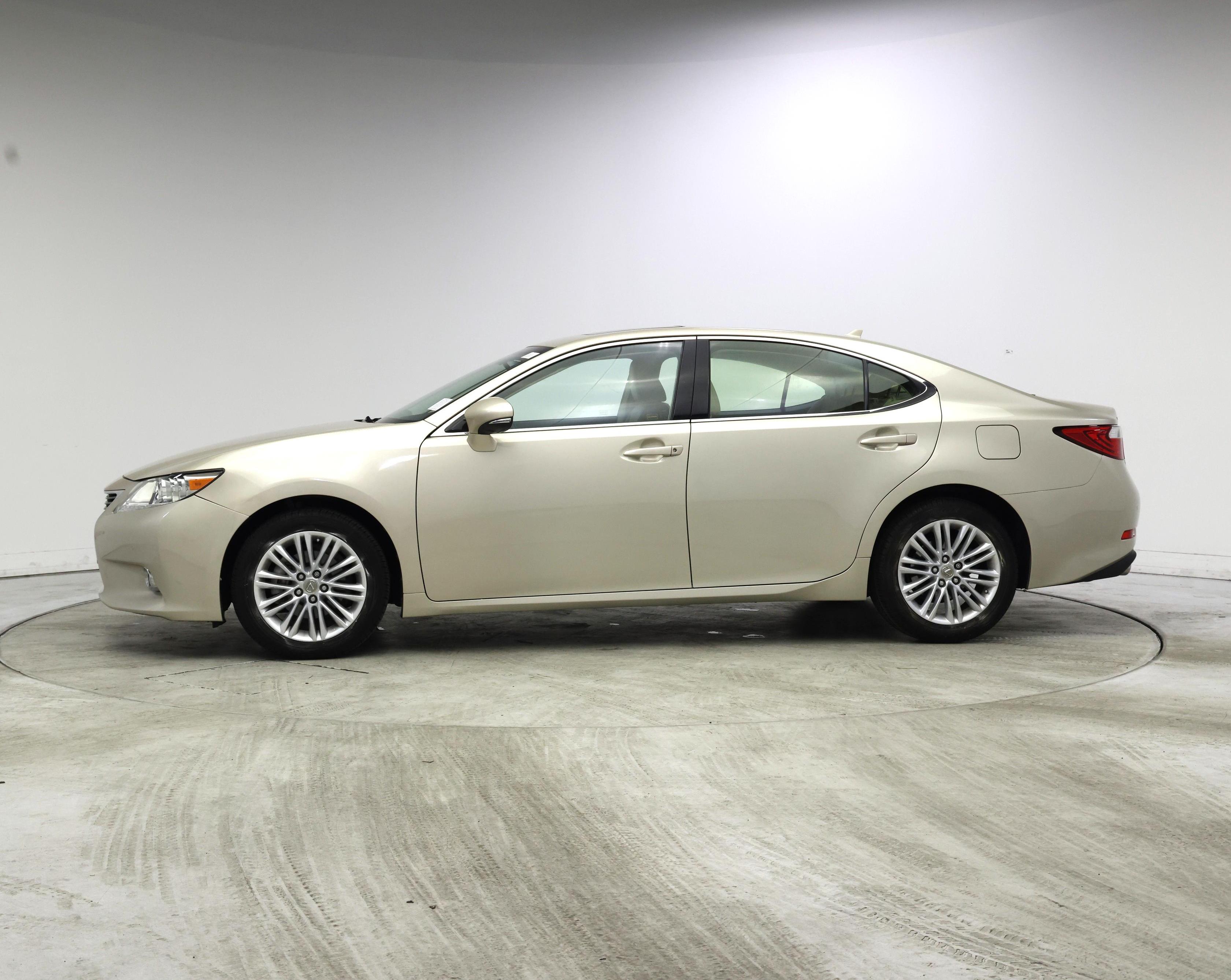 Thumbnail: 2014 Lexus ES - 3