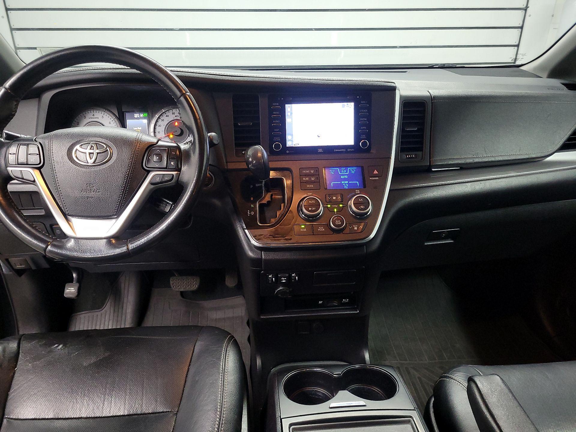 Thumbnail: 2019 Toyota Sienna - 9