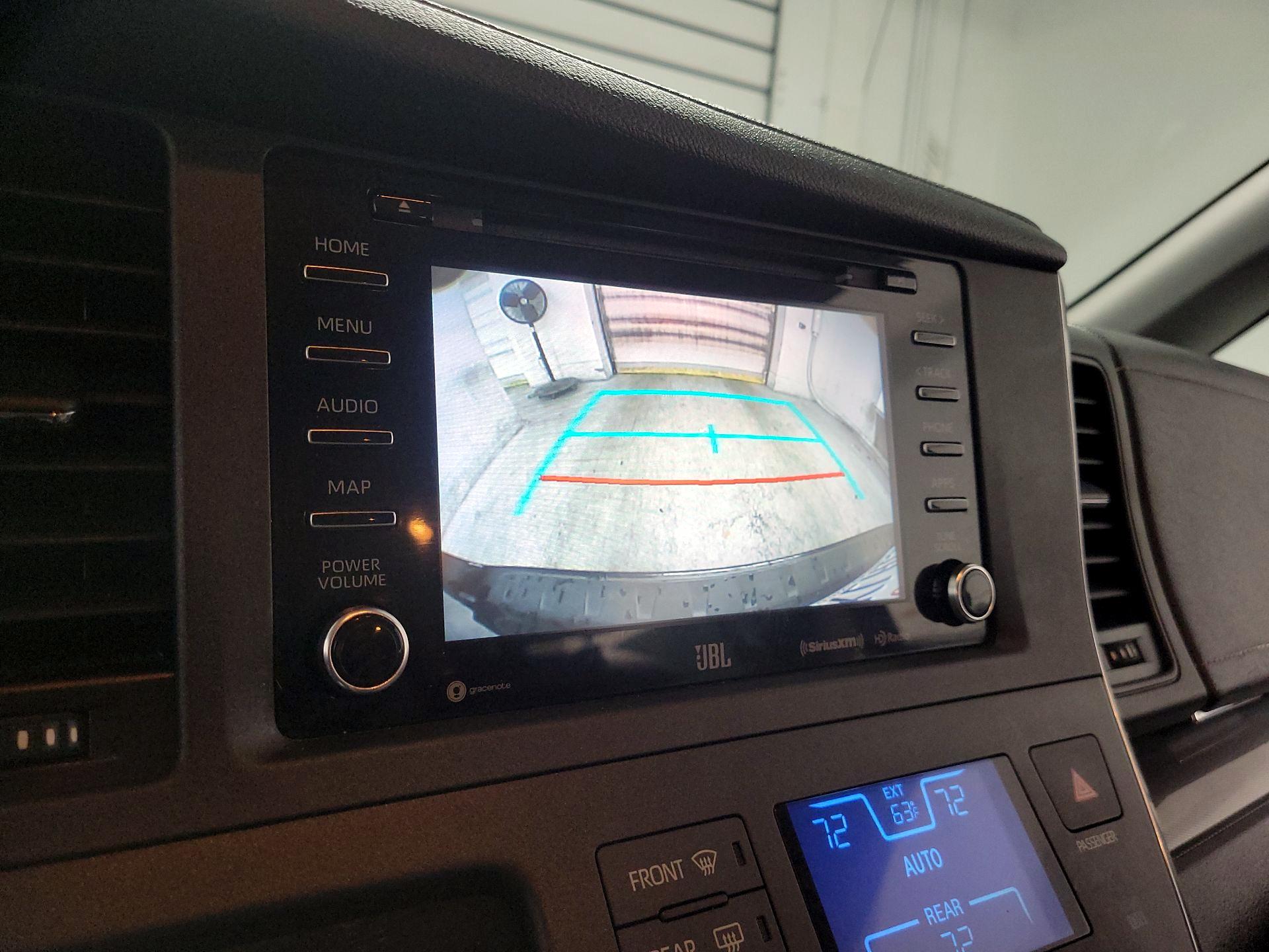 Thumbnail: 2019 Toyota Sienna - 15