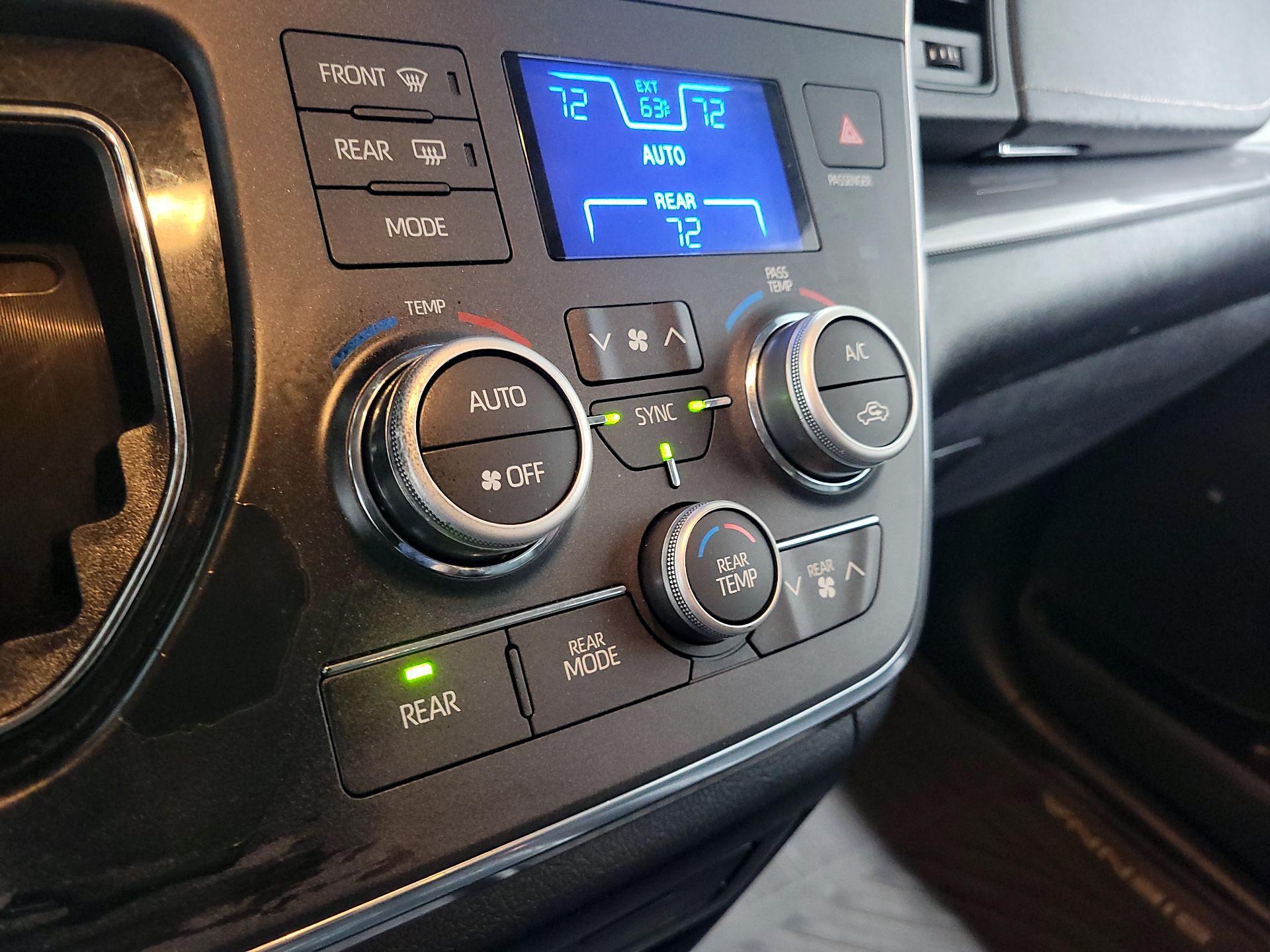 Thumbnail: 2019 Toyota Sienna - 17