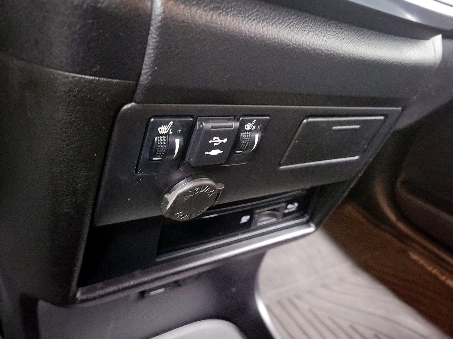 Thumbnail: 2019 Toyota Sienna - 19