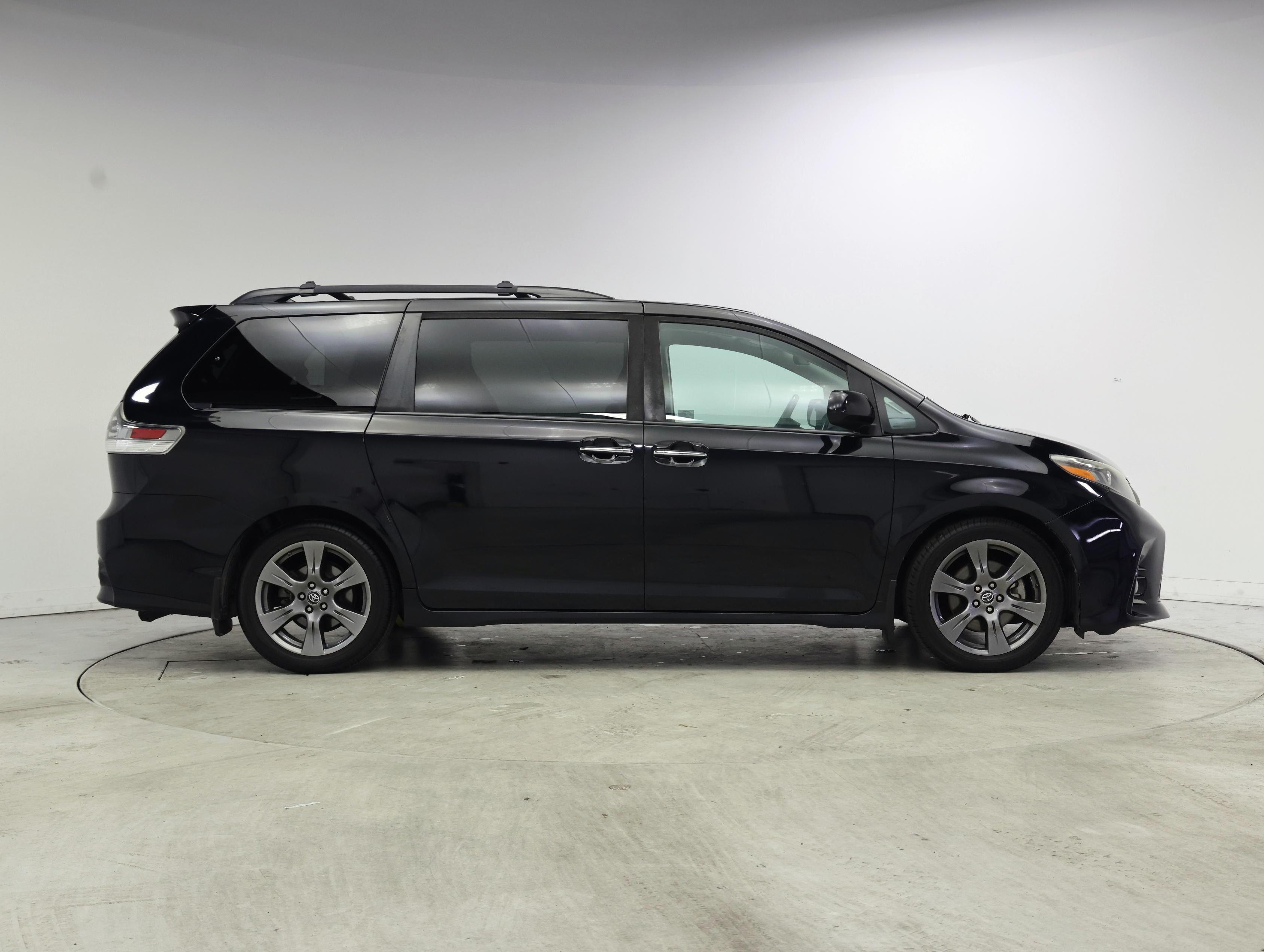 Thumbnail: 2019 Toyota Sienna - 7