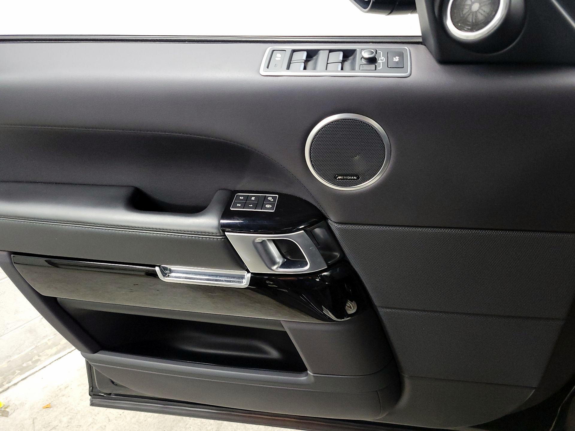 Thumbnail: 2016 Land Rover Range Rover - 12