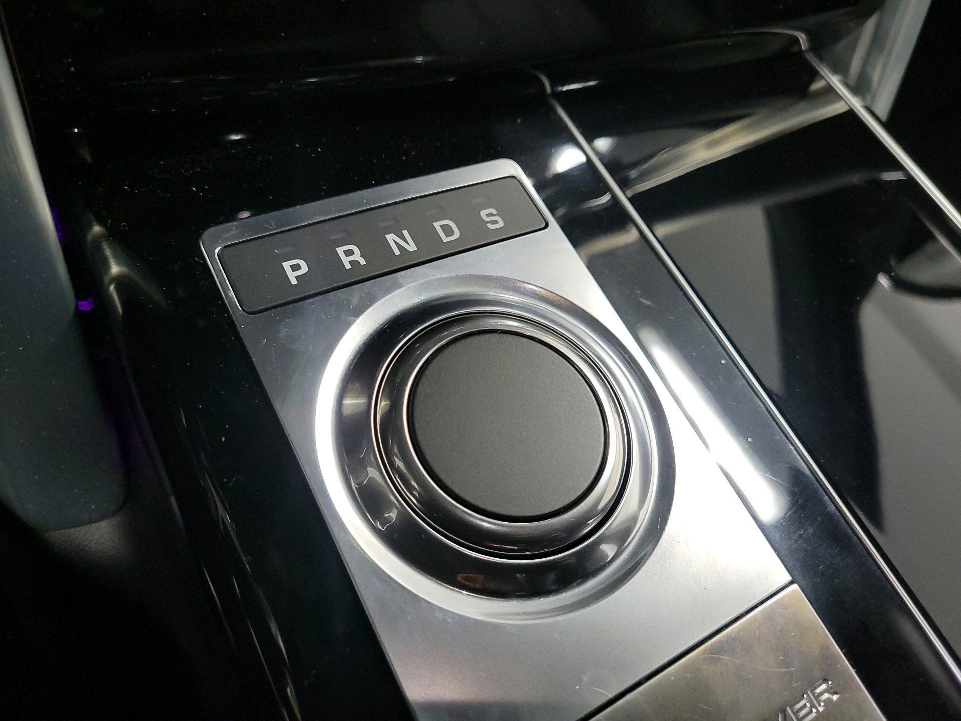 Thumbnail: 2016 Land Rover Range Rover - 15