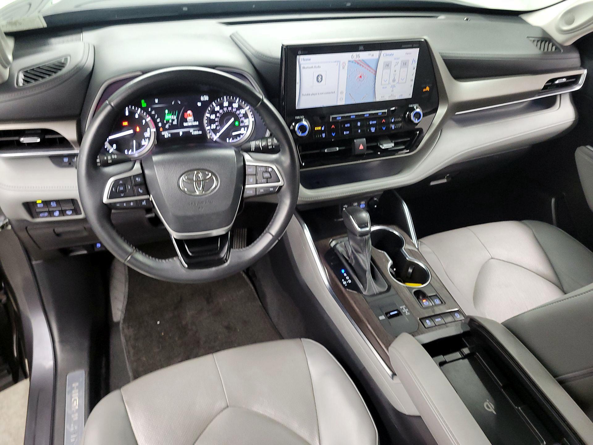 Thumbnail: 2022 Toyota Highlander - 9