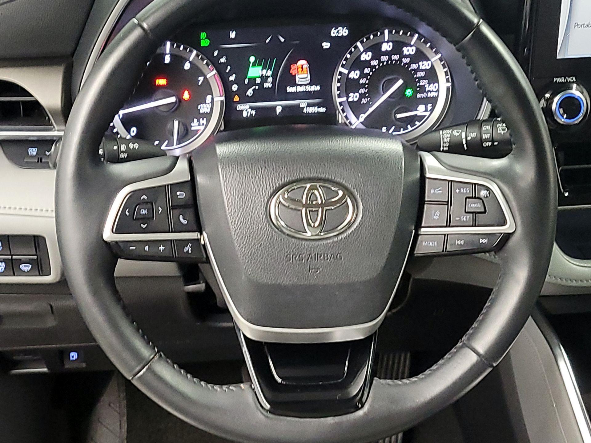 Thumbnail: 2022 Toyota Highlander - 10
