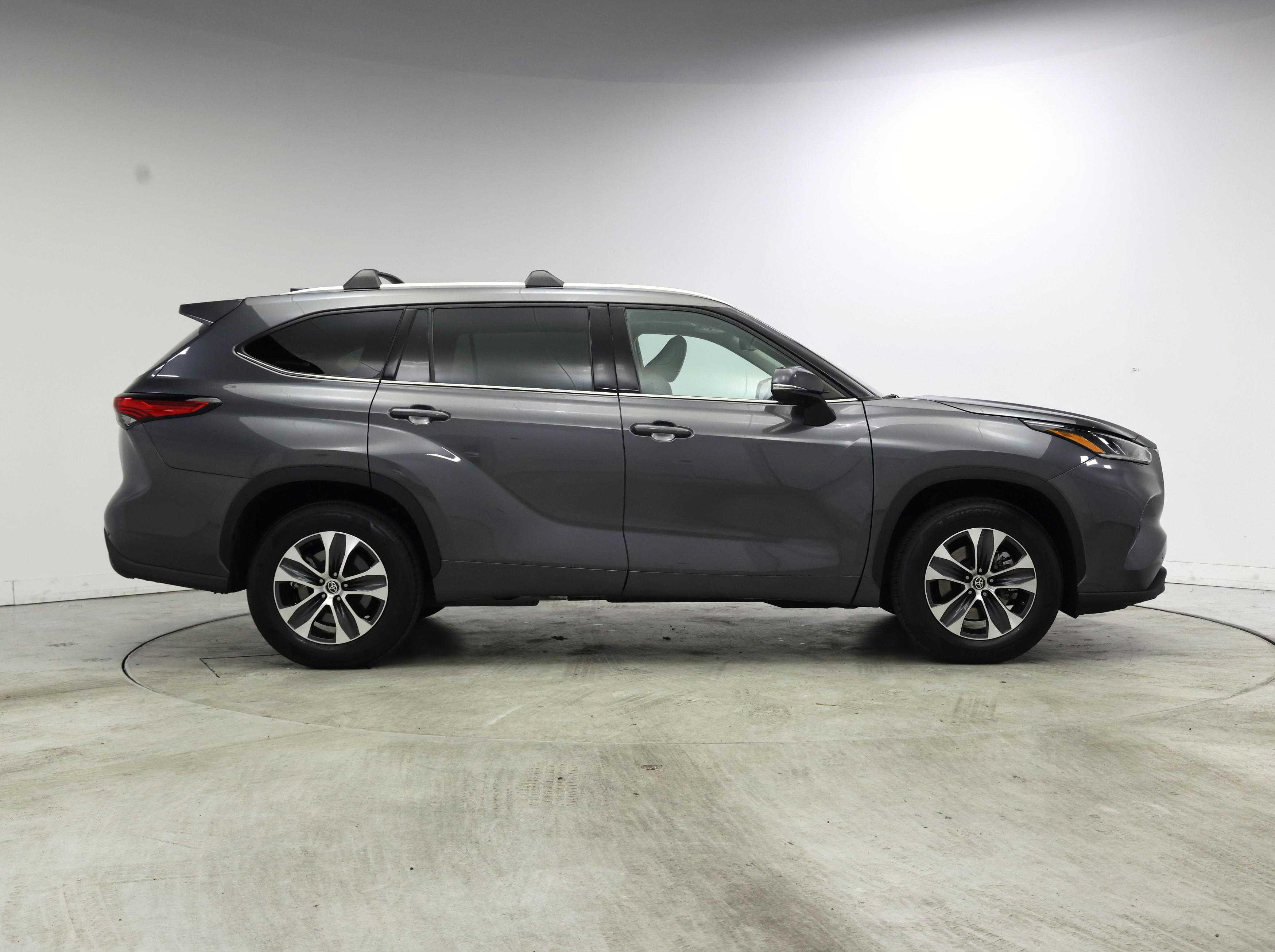 Thumbnail: 2022 Toyota Highlander - 7