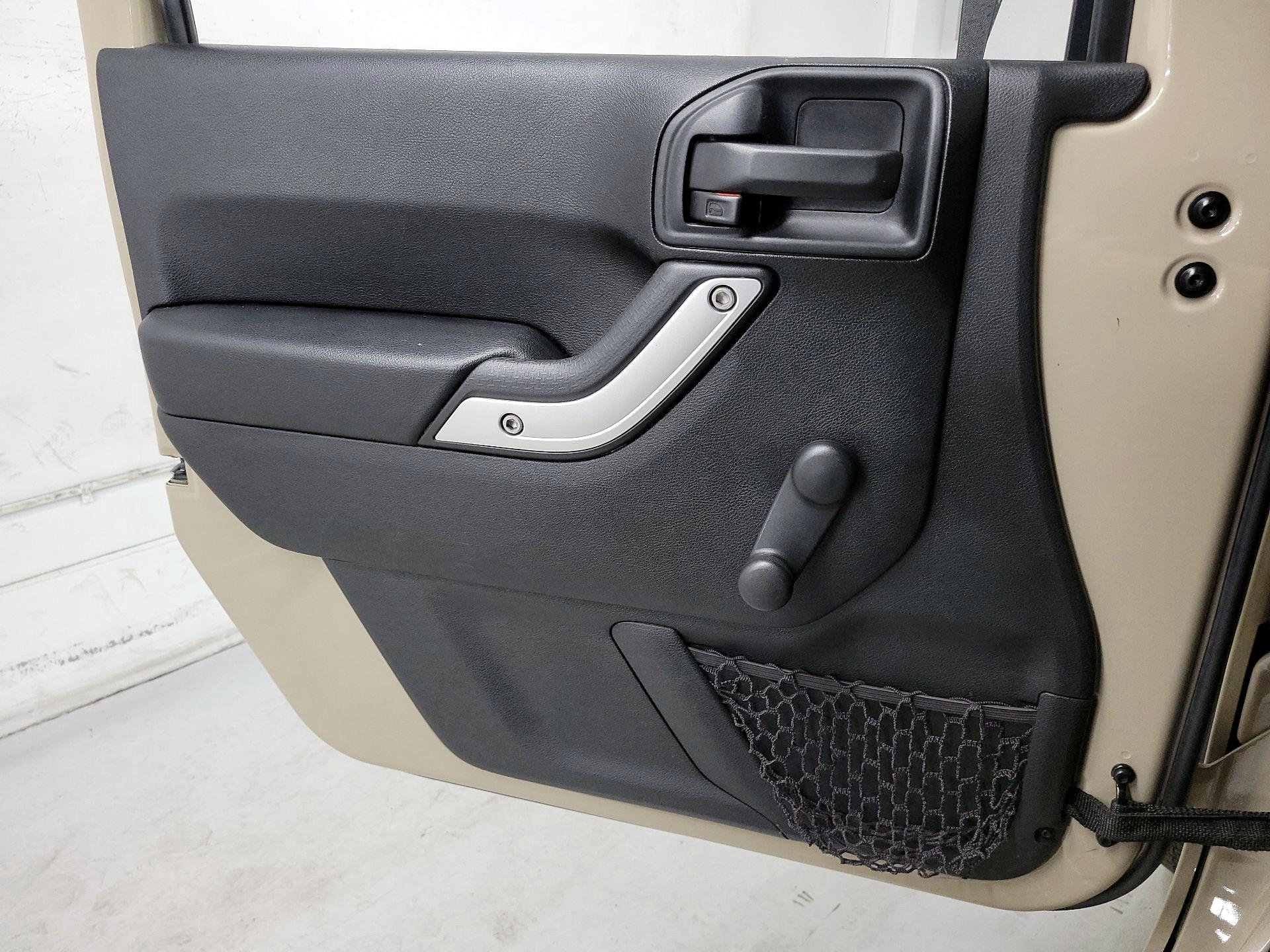 Thumbnail: 2016 Jeep Wrangler - 10
