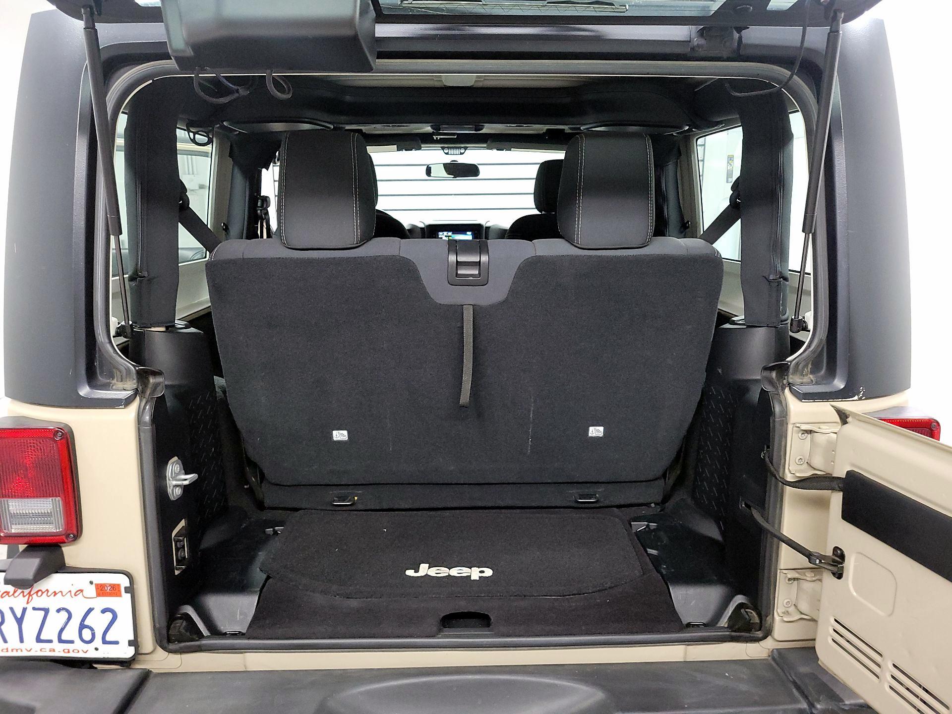 Thumbnail: 2016 Jeep Wrangler - 15