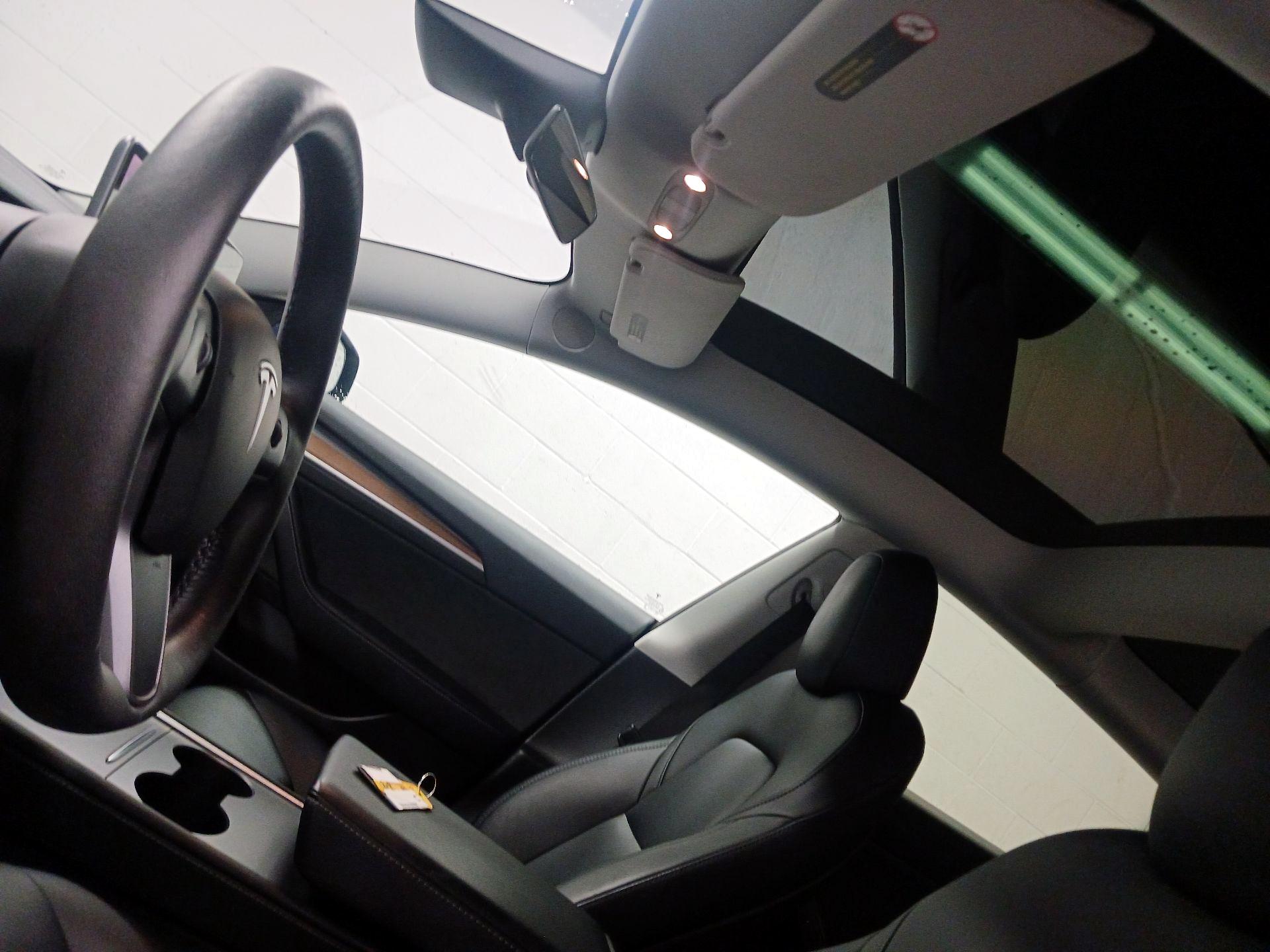 Thumbnail: 2021 Tesla Model 3 - 17