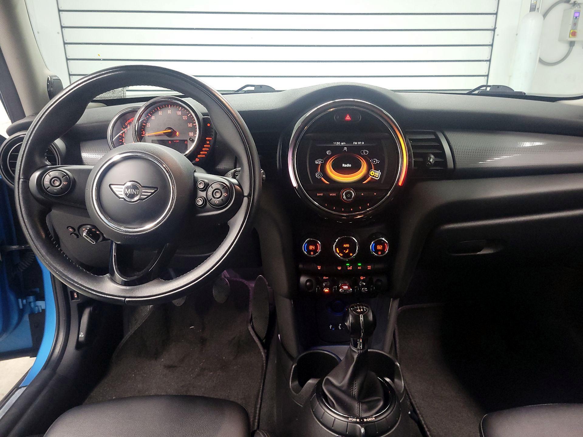 Thumbnail: 2016 MINI Cooper Hardtop - 9