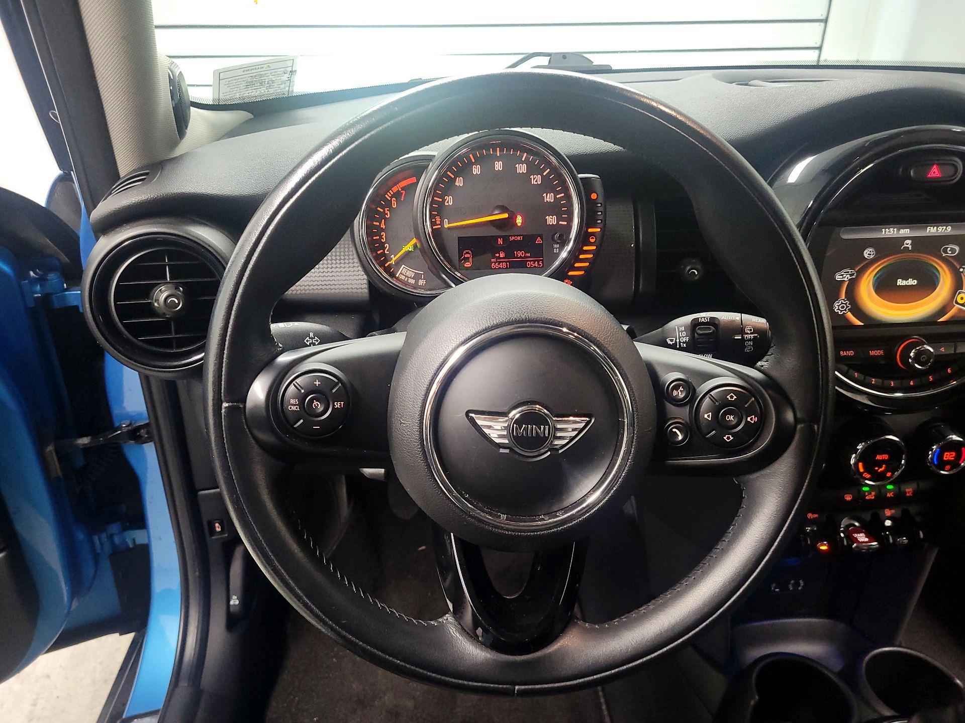 Thumbnail: 2016 MINI Cooper Hardtop - 10