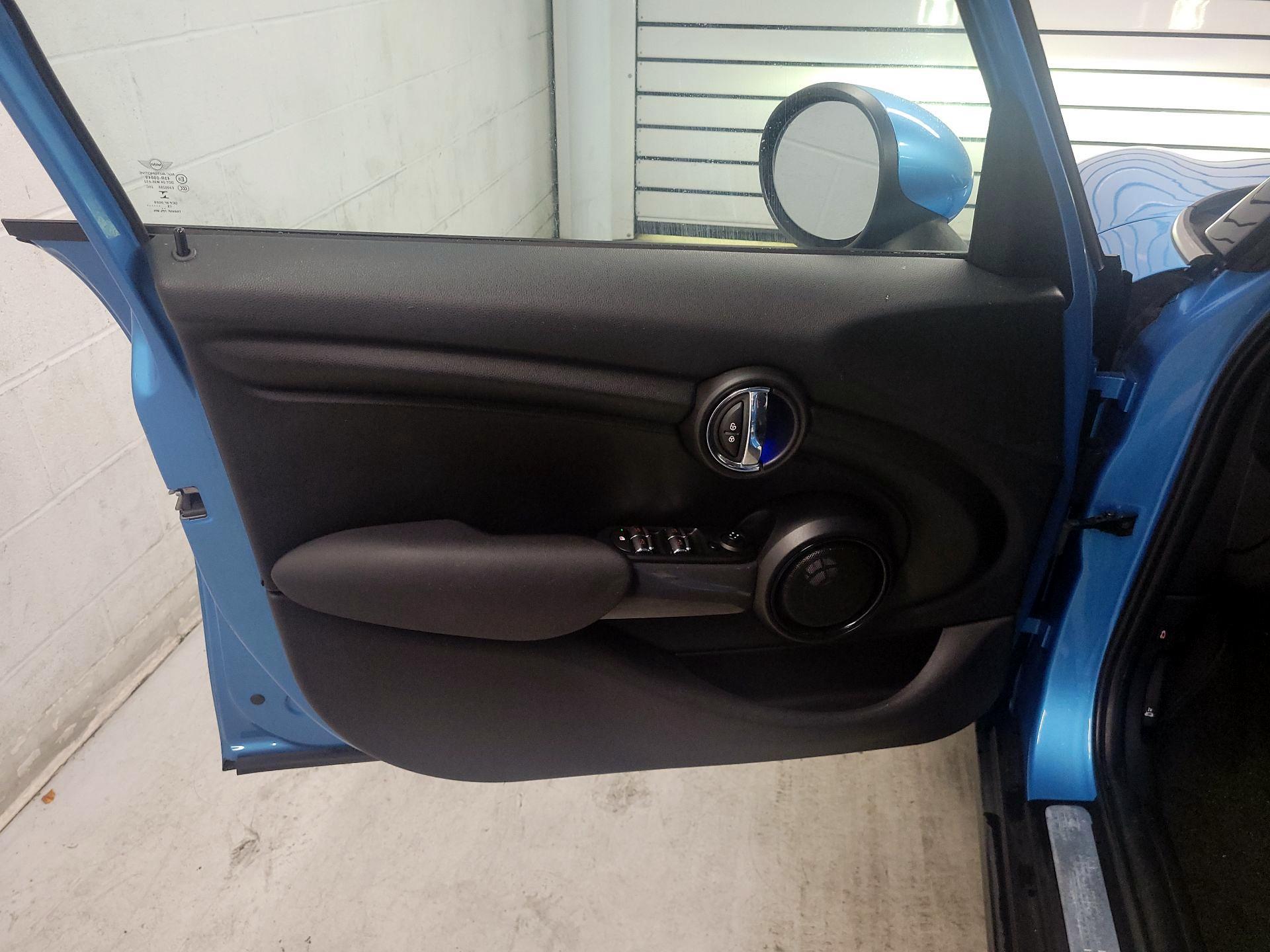 Thumbnail: 2016 MINI Cooper Hardtop - 12