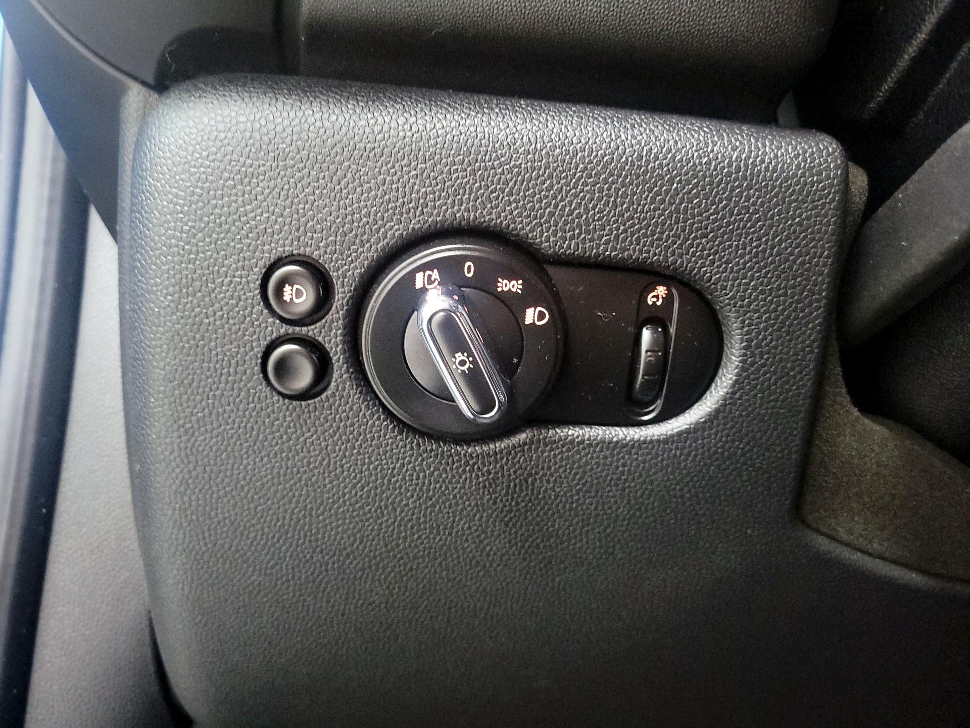 Thumbnail: 2016 MINI Cooper Hardtop - 13