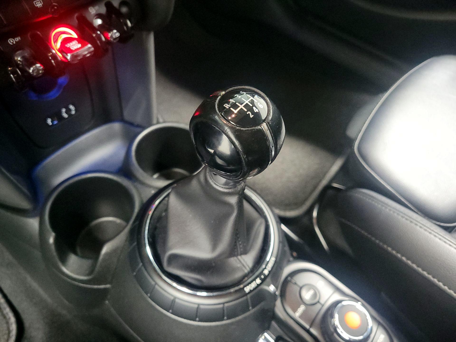 Thumbnail: 2016 MINI Cooper Hardtop - 16