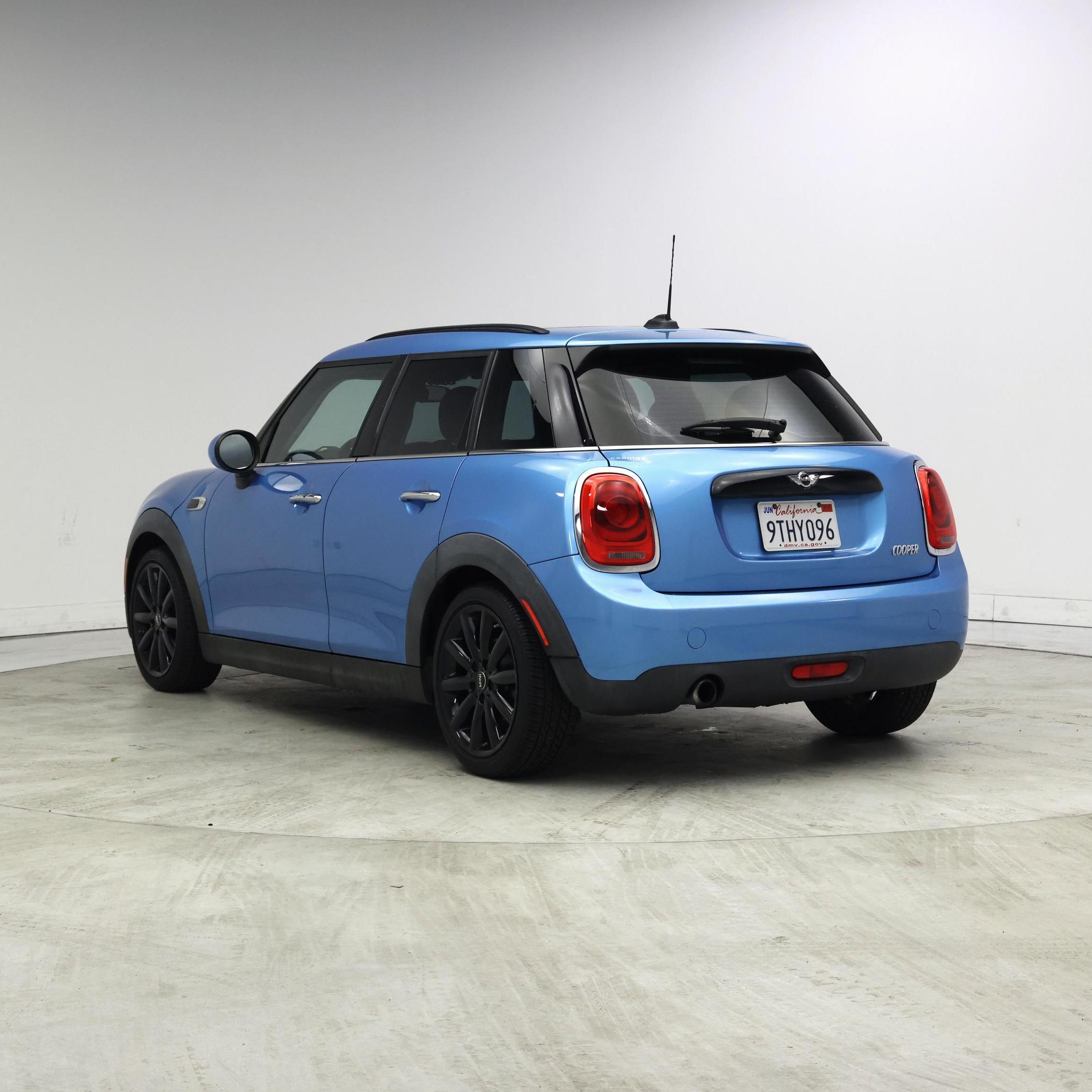 Thumbnail: 2016 MINI Cooper Hardtop - 2