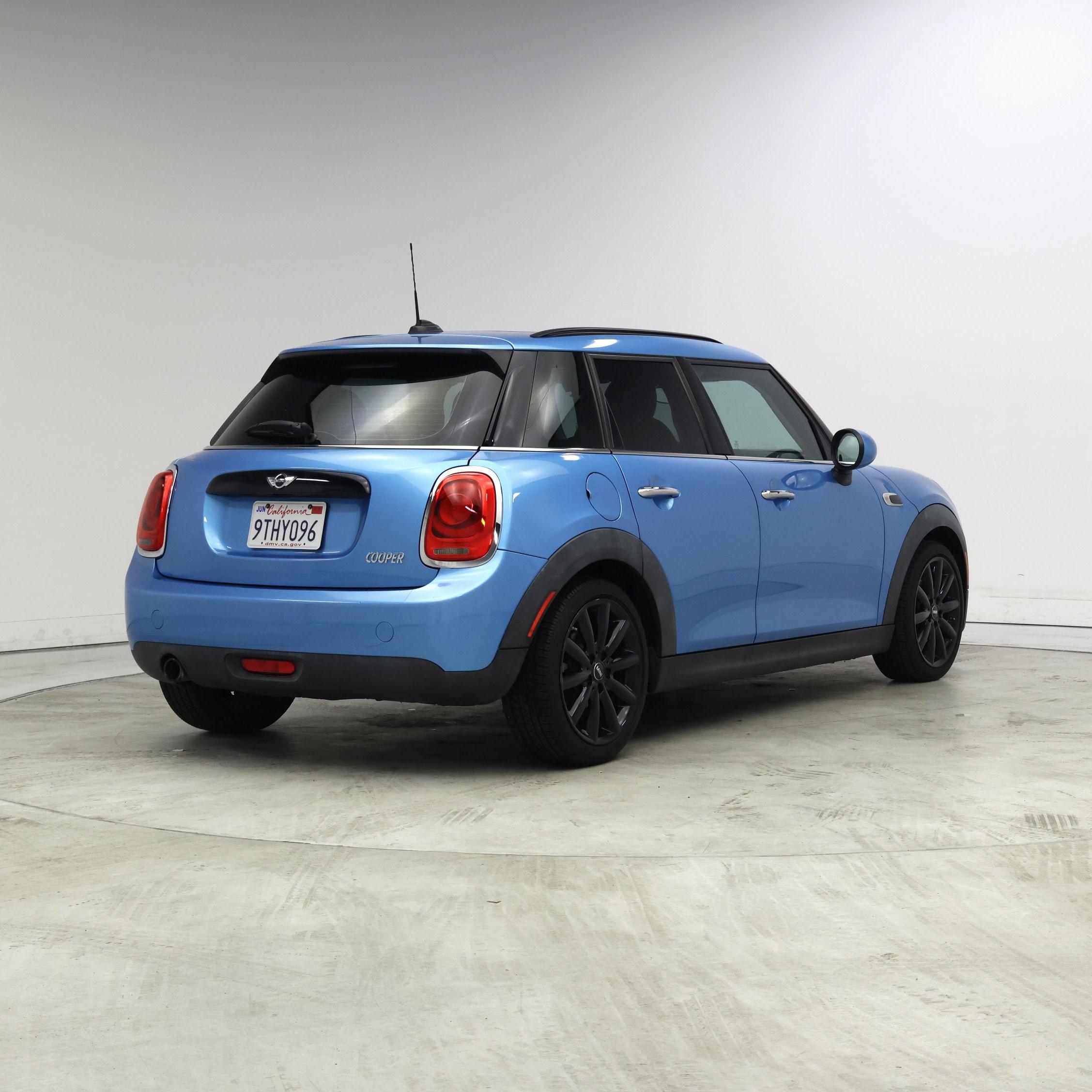 Thumbnail: 2016 MINI Cooper Hardtop - 8