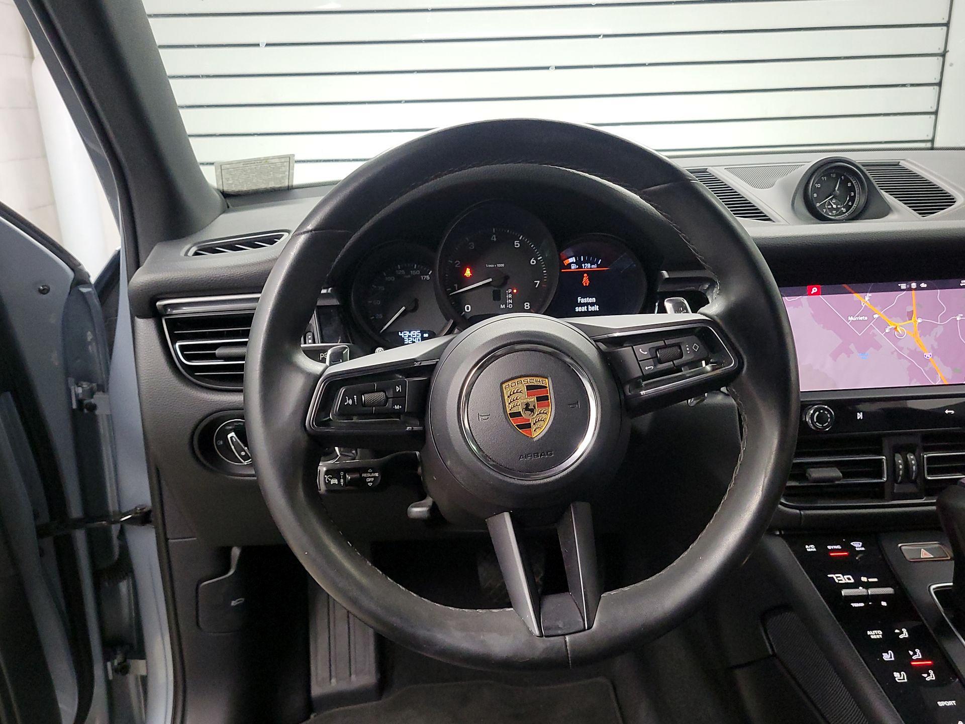 Thumbnail: 2023 Porsche Macan - 10