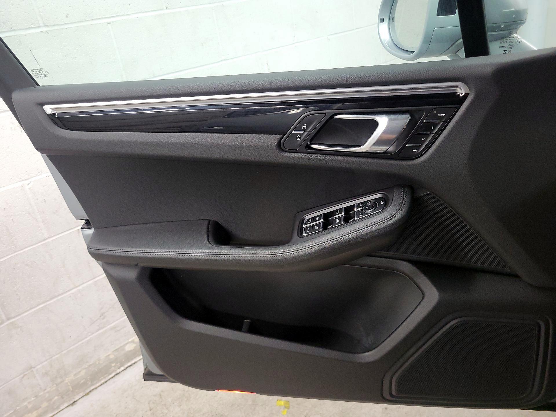 Thumbnail: 2023 Porsche Macan - 12