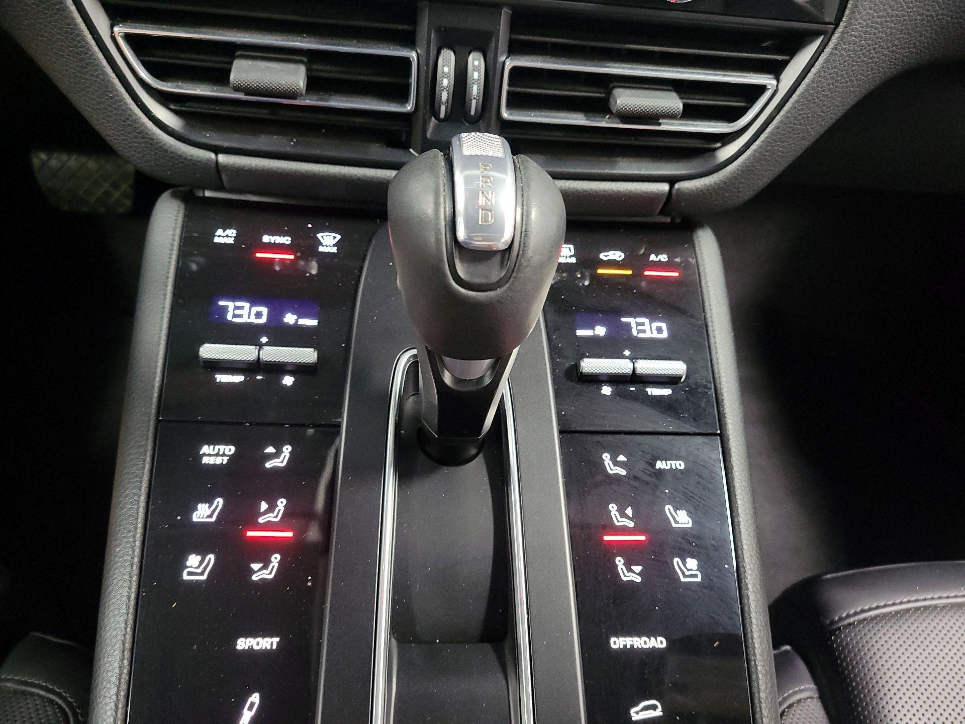 Thumbnail: 2023 Porsche Macan - 18