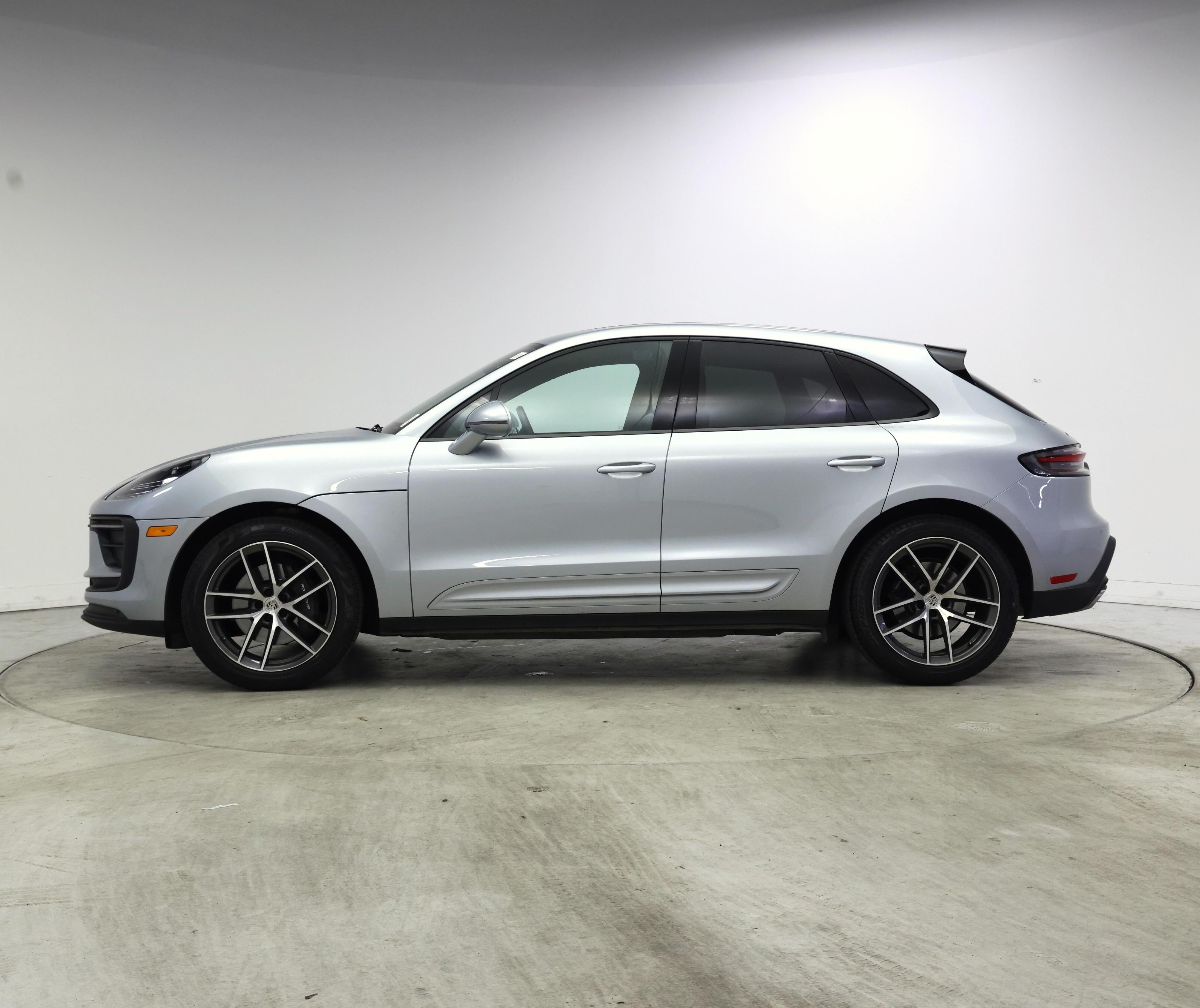 Thumbnail: 2023 Porsche Macan - 3