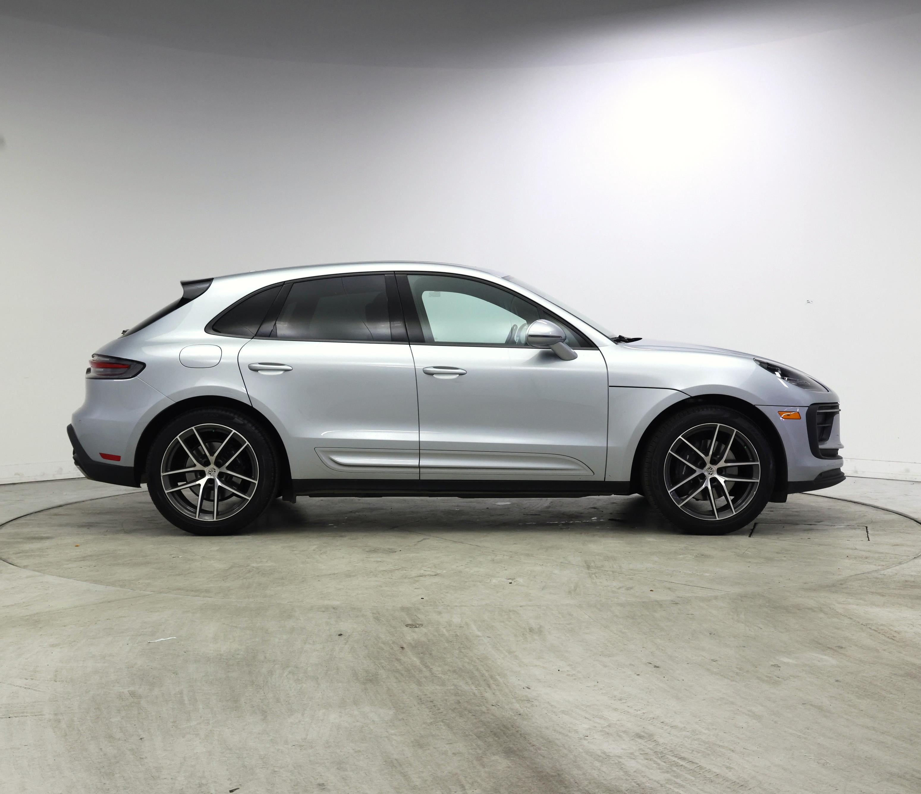 Thumbnail: 2023 Porsche Macan - 7