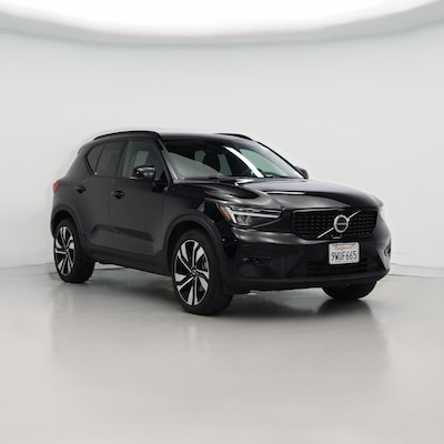 2025 Volvo XC40 B5 Plus Dark Theme