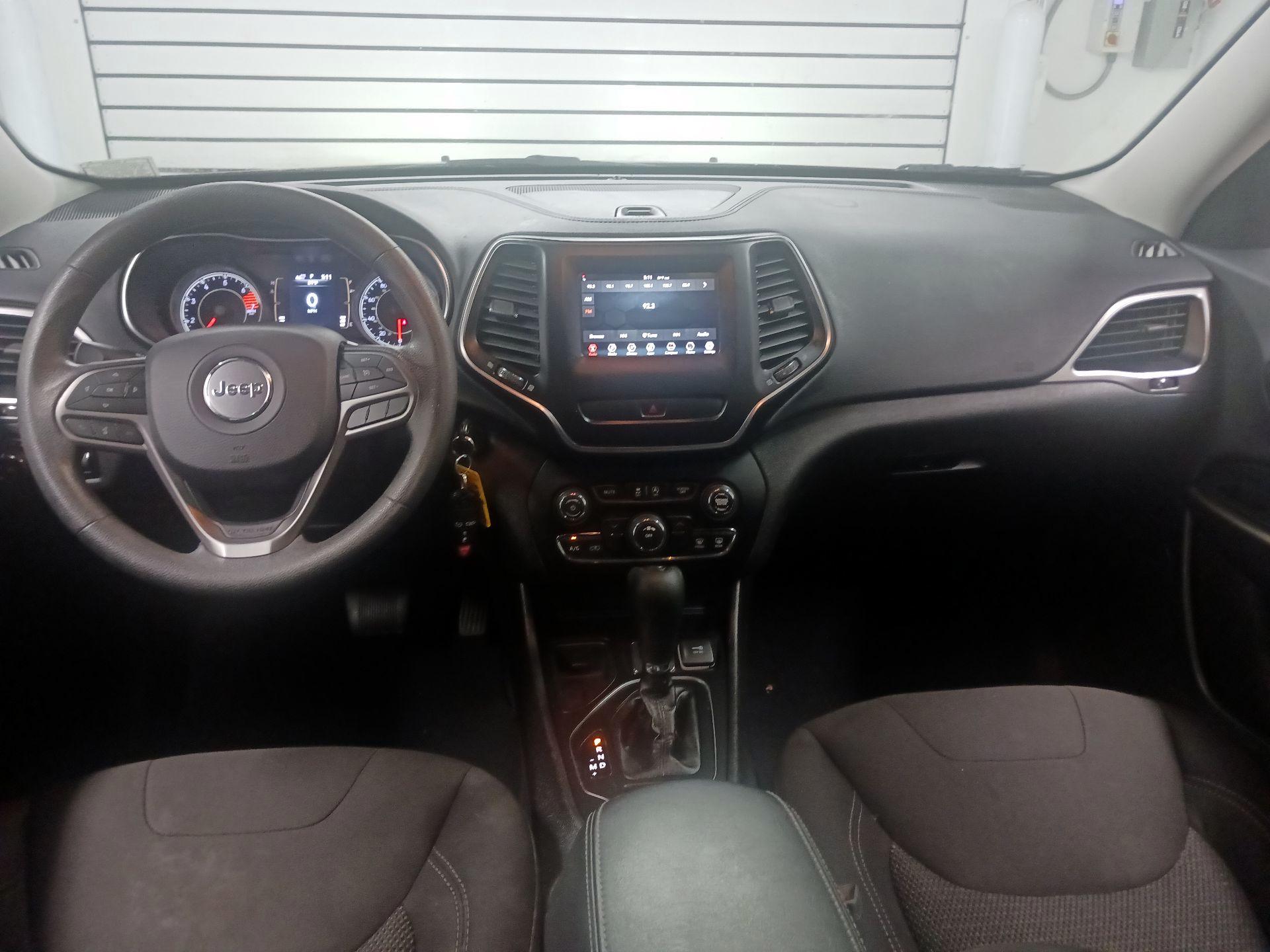 Thumbnail: 2019 Jeep Cherokee - 9