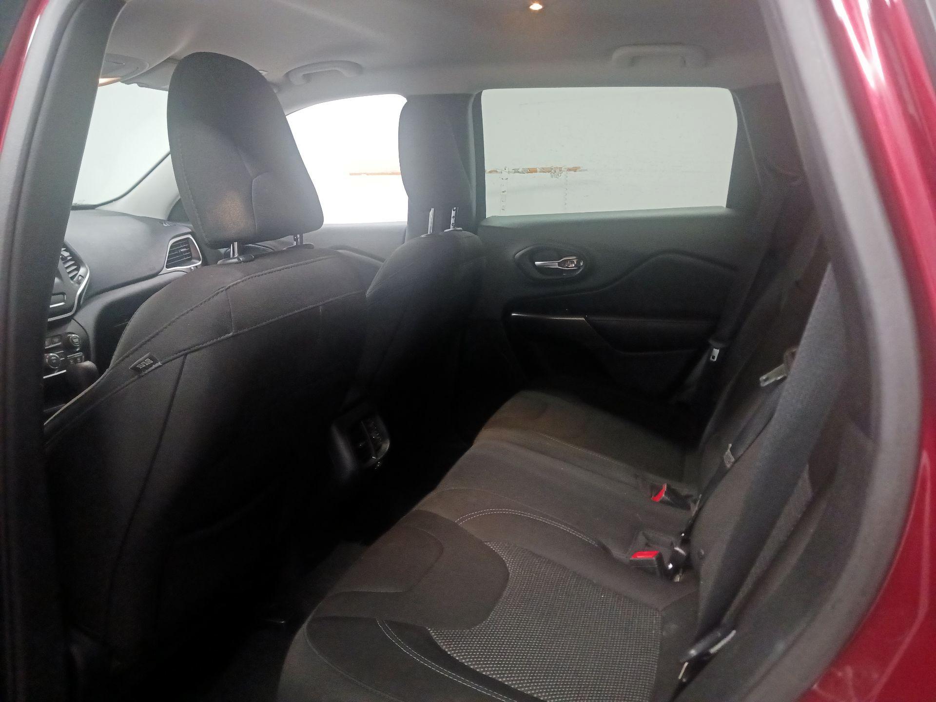 Thumbnail: 2019 Jeep Cherokee - 18