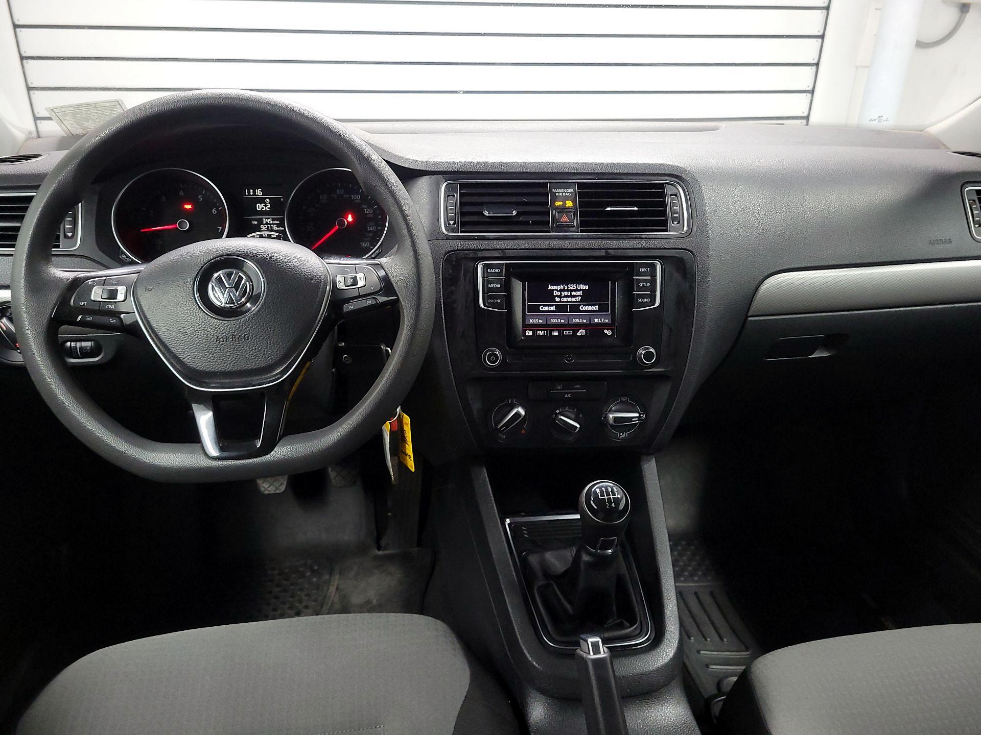 Thumbnail: 2017 Volkswagen Jetta - 9