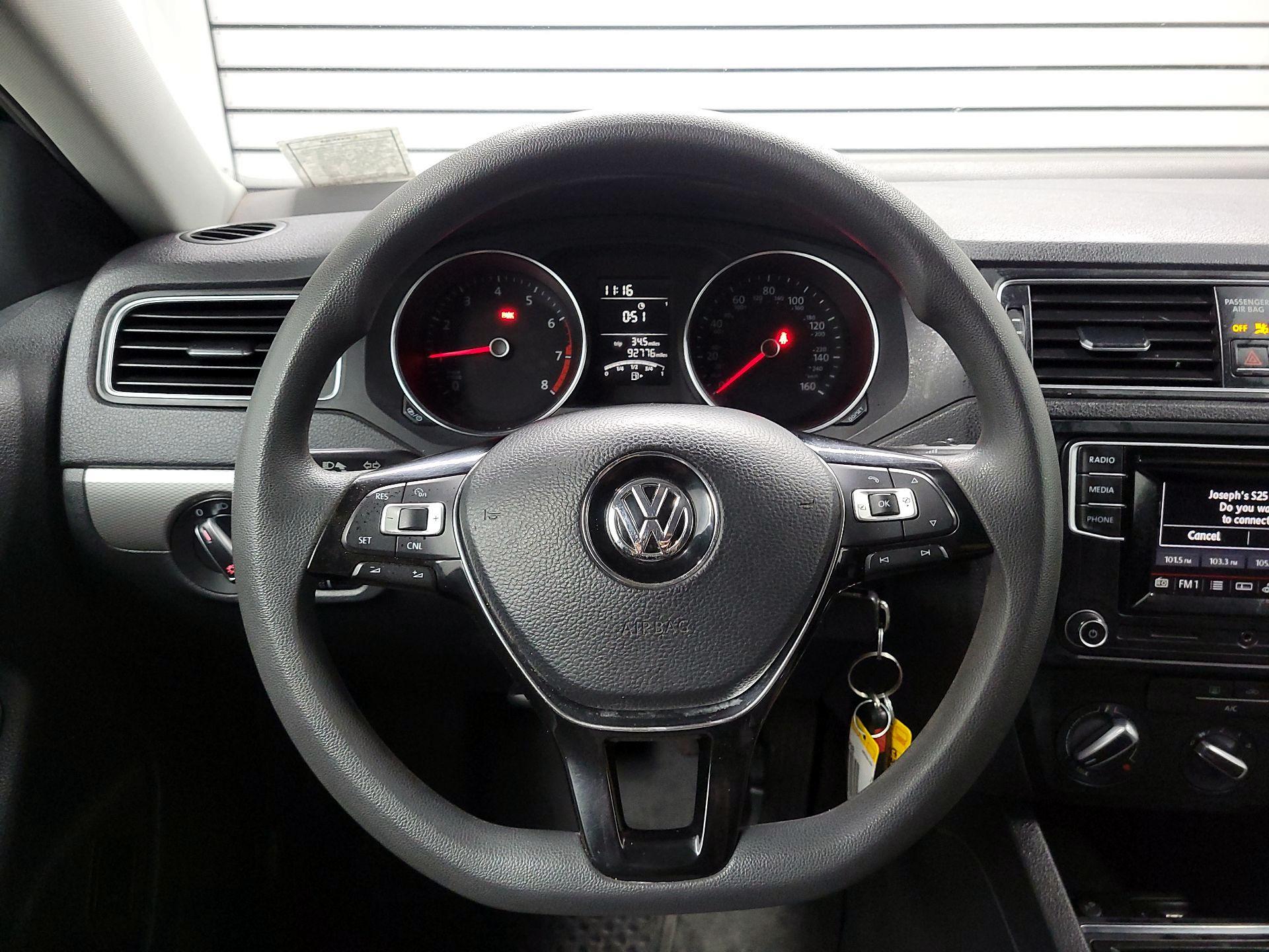 Thumbnail: 2017 Volkswagen Jetta - 10