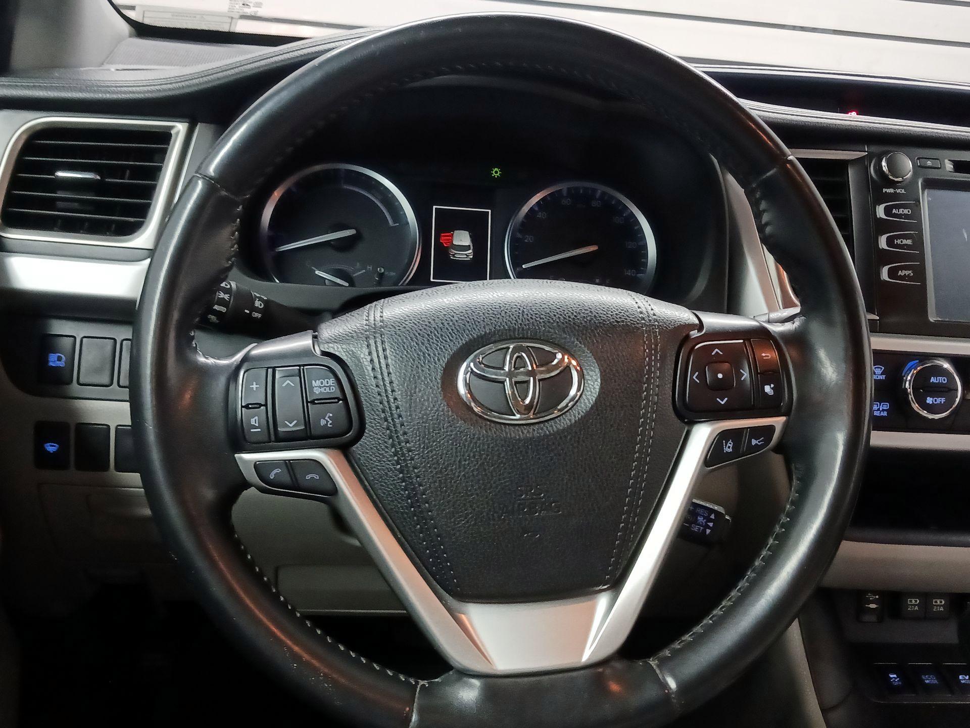 Thumbnail: 2019 Toyota Highlander - 10