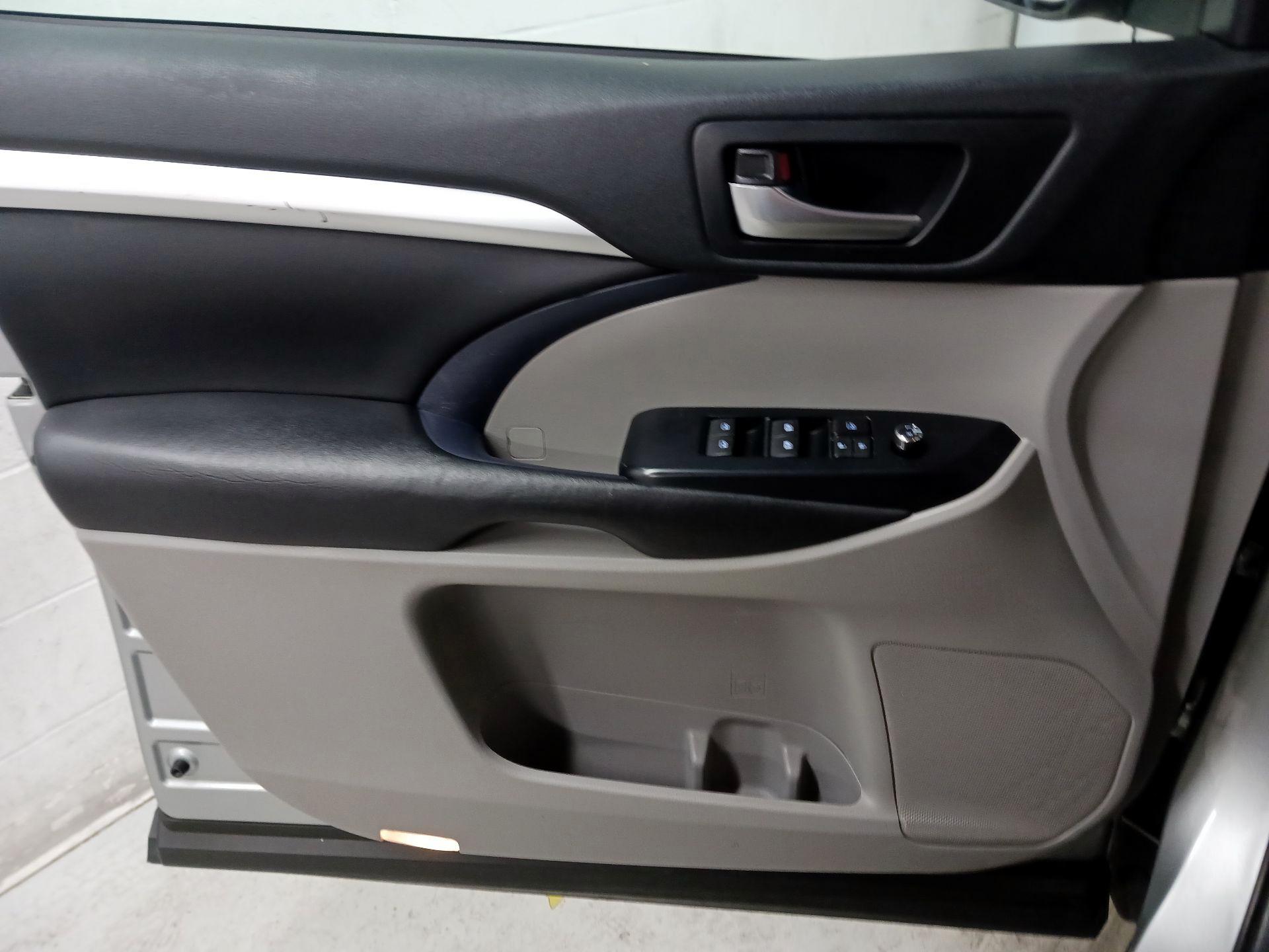 Thumbnail: 2019 Toyota Highlander - 12