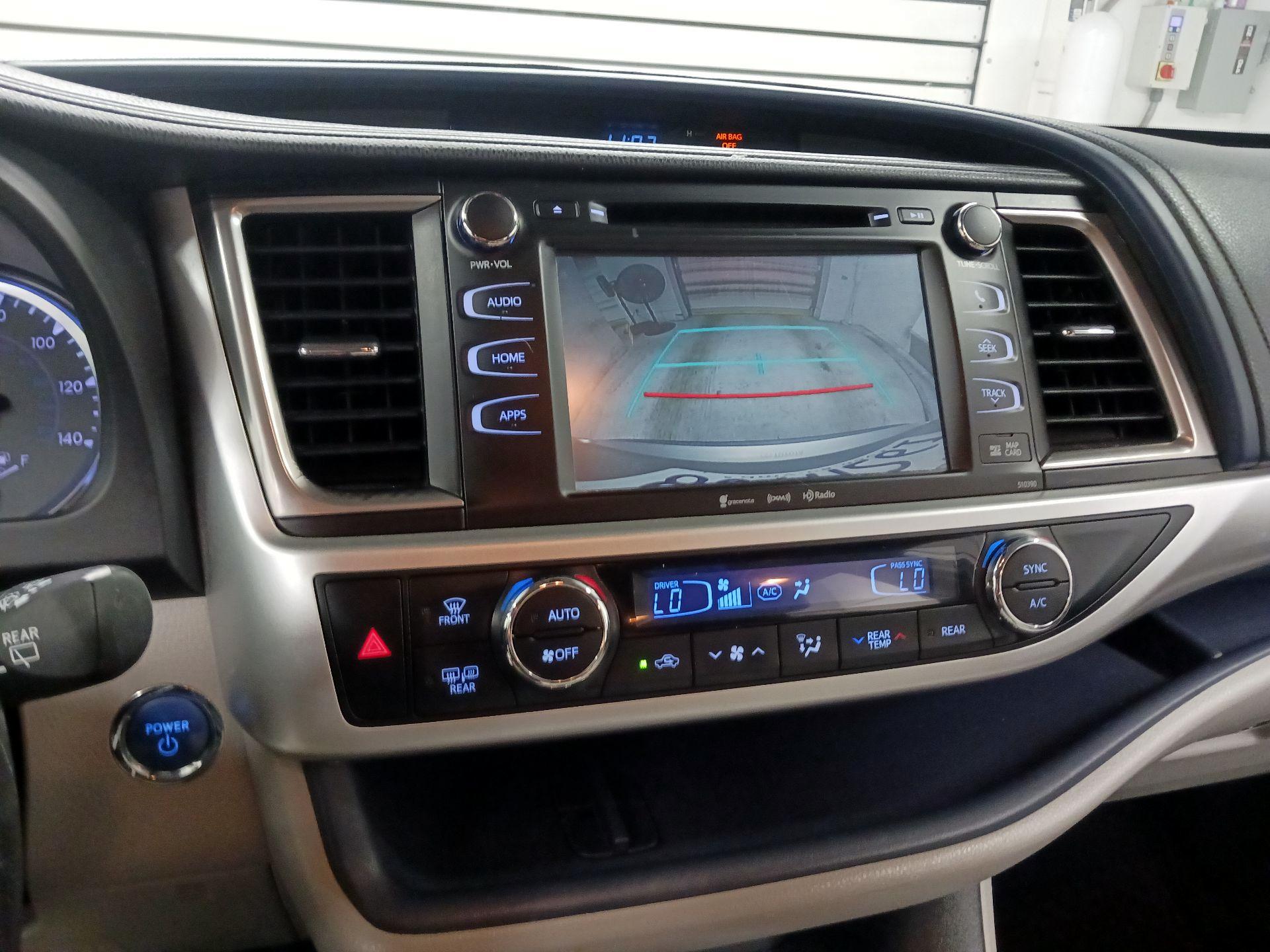 Thumbnail: 2019 Toyota Highlander - 14