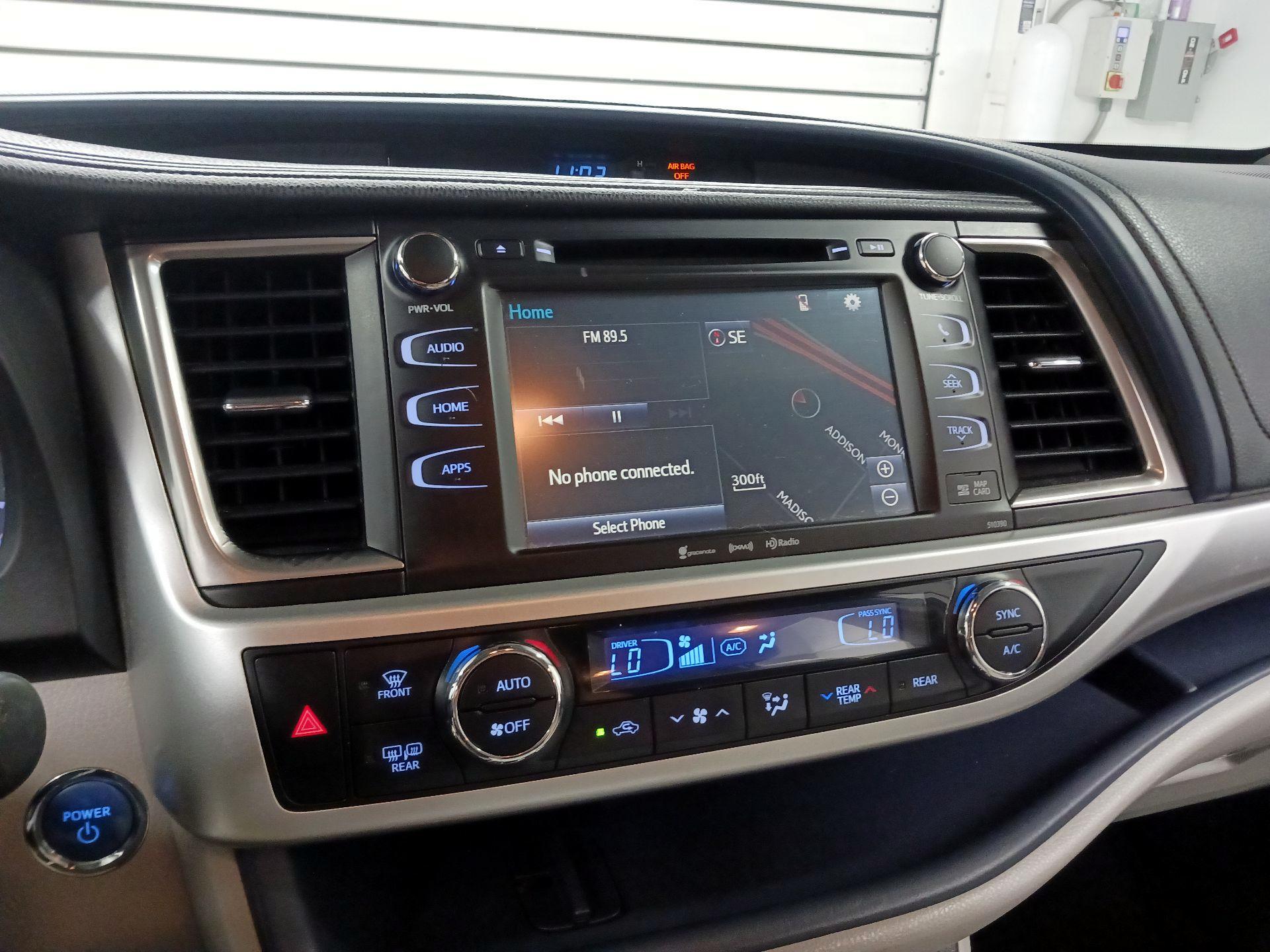 Thumbnail: 2019 Toyota Highlander - 15