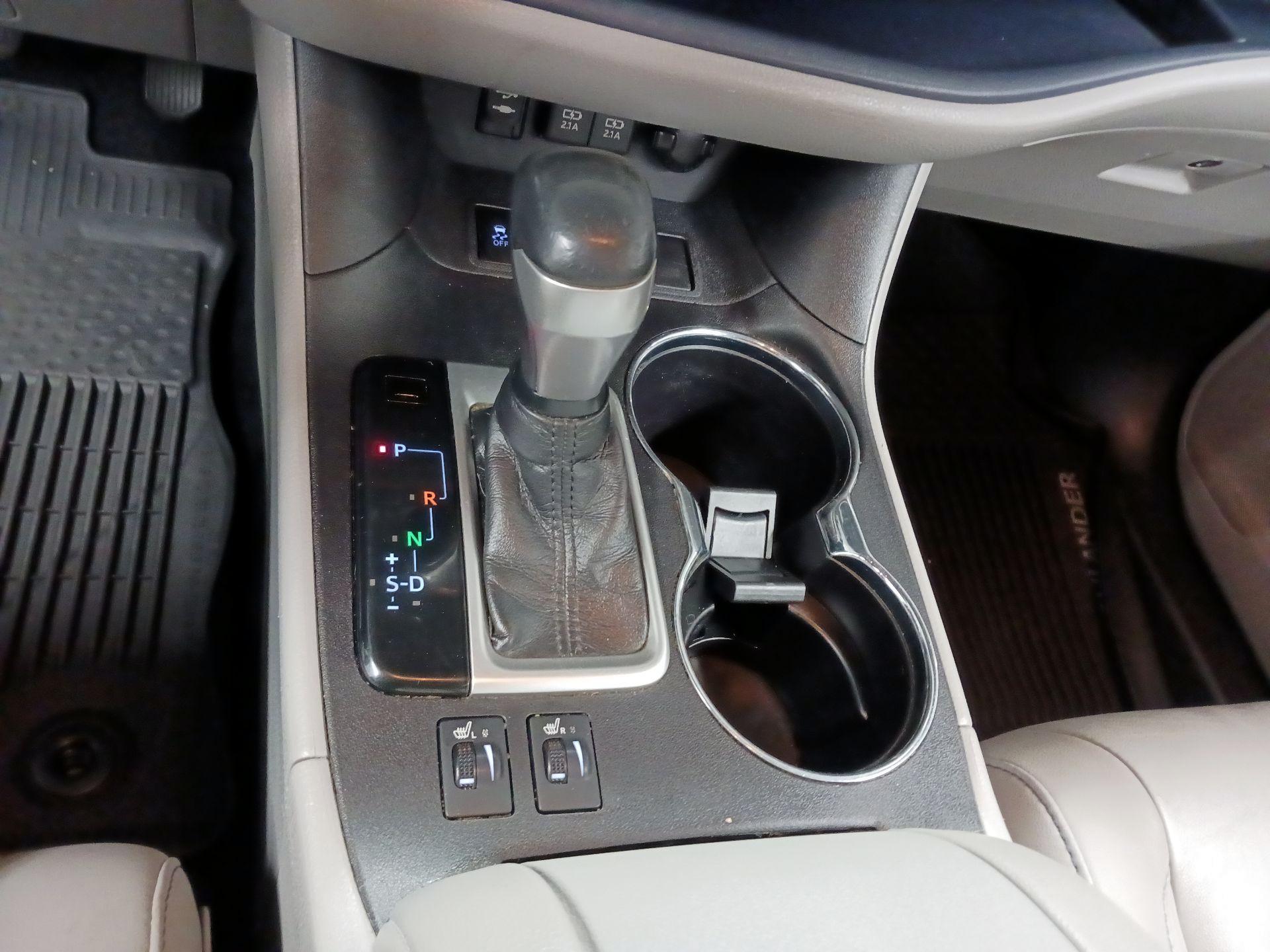 Thumbnail: 2019 Toyota Highlander - 17