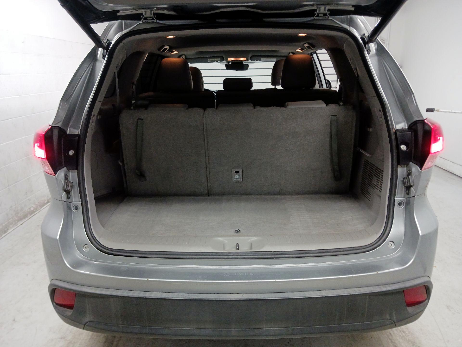 Thumbnail: 2019 Toyota Highlander - 18
