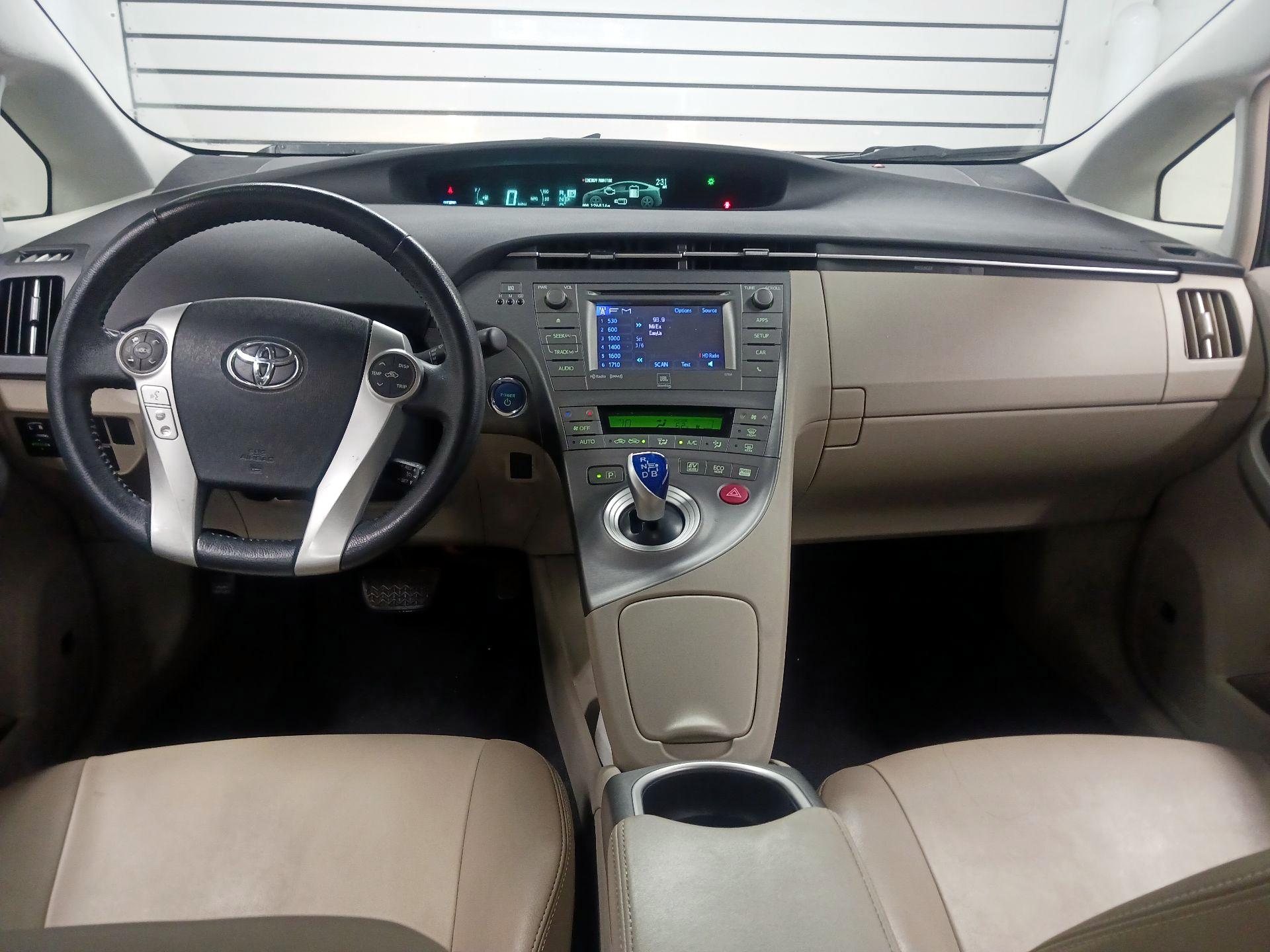 Thumbnail: 2015 Toyota Prius - 9