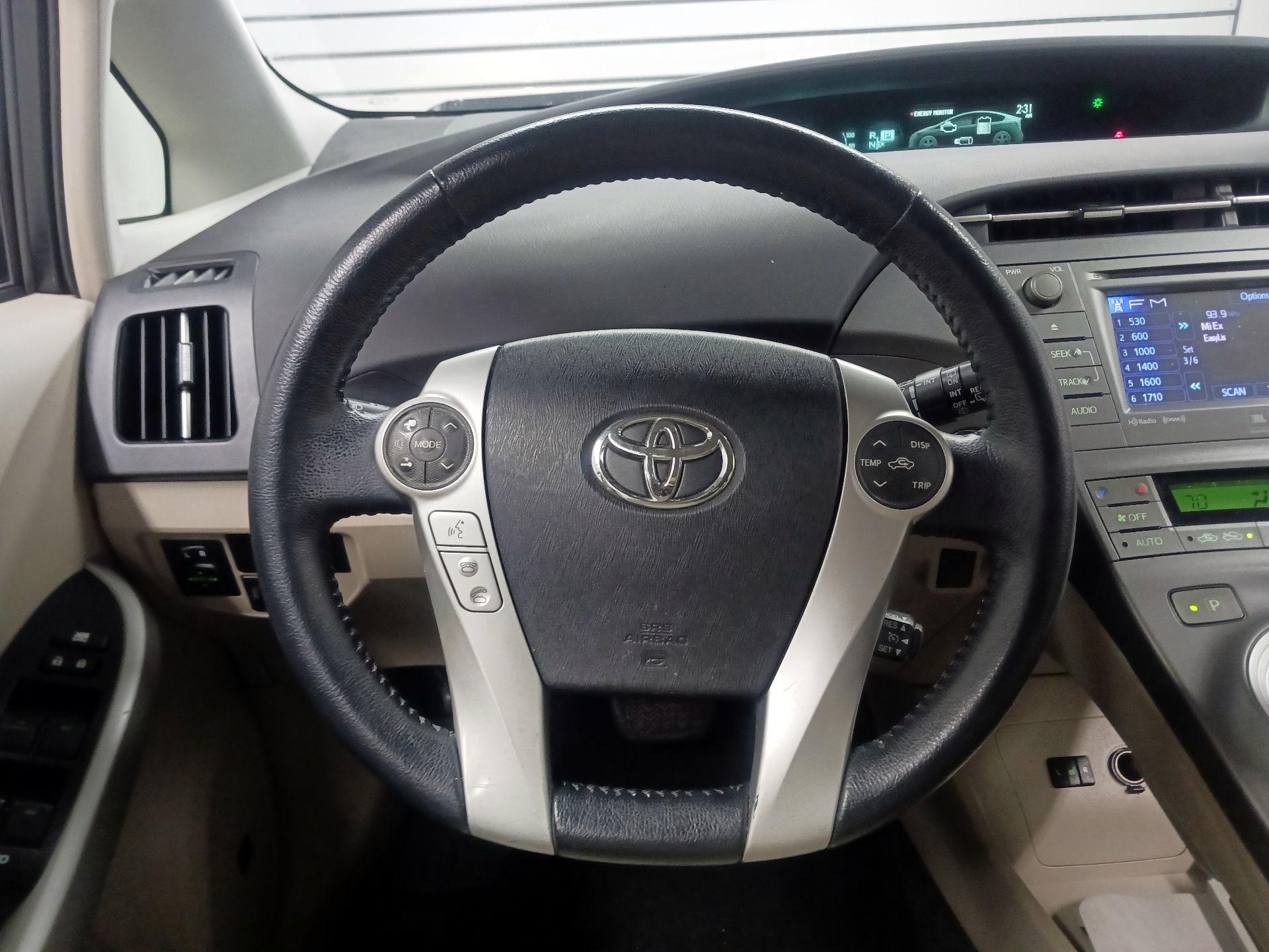 Thumbnail: 2015 Toyota Prius - 10