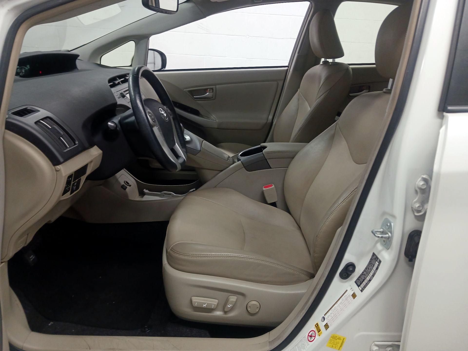 Thumbnail: 2015 Toyota Prius - 11